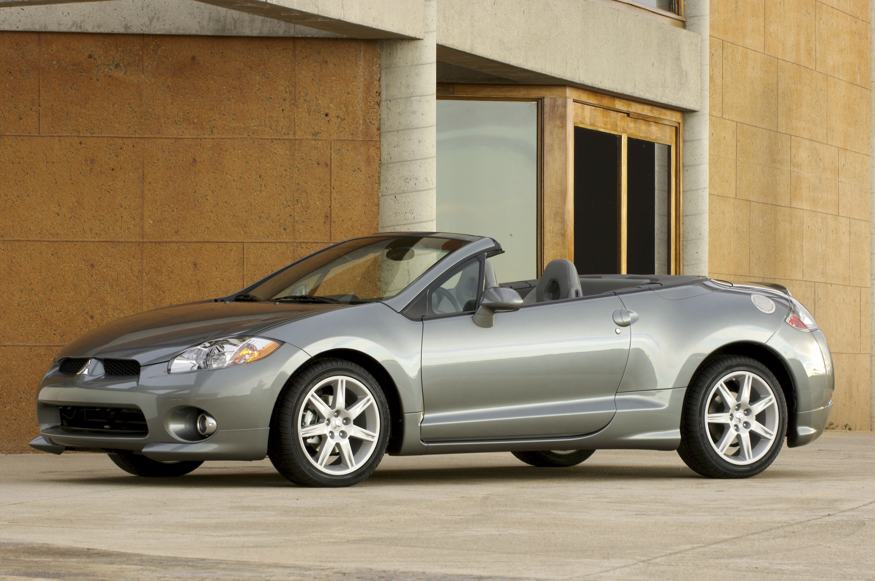 Mitsubishi Eclipse Spyder photo #2