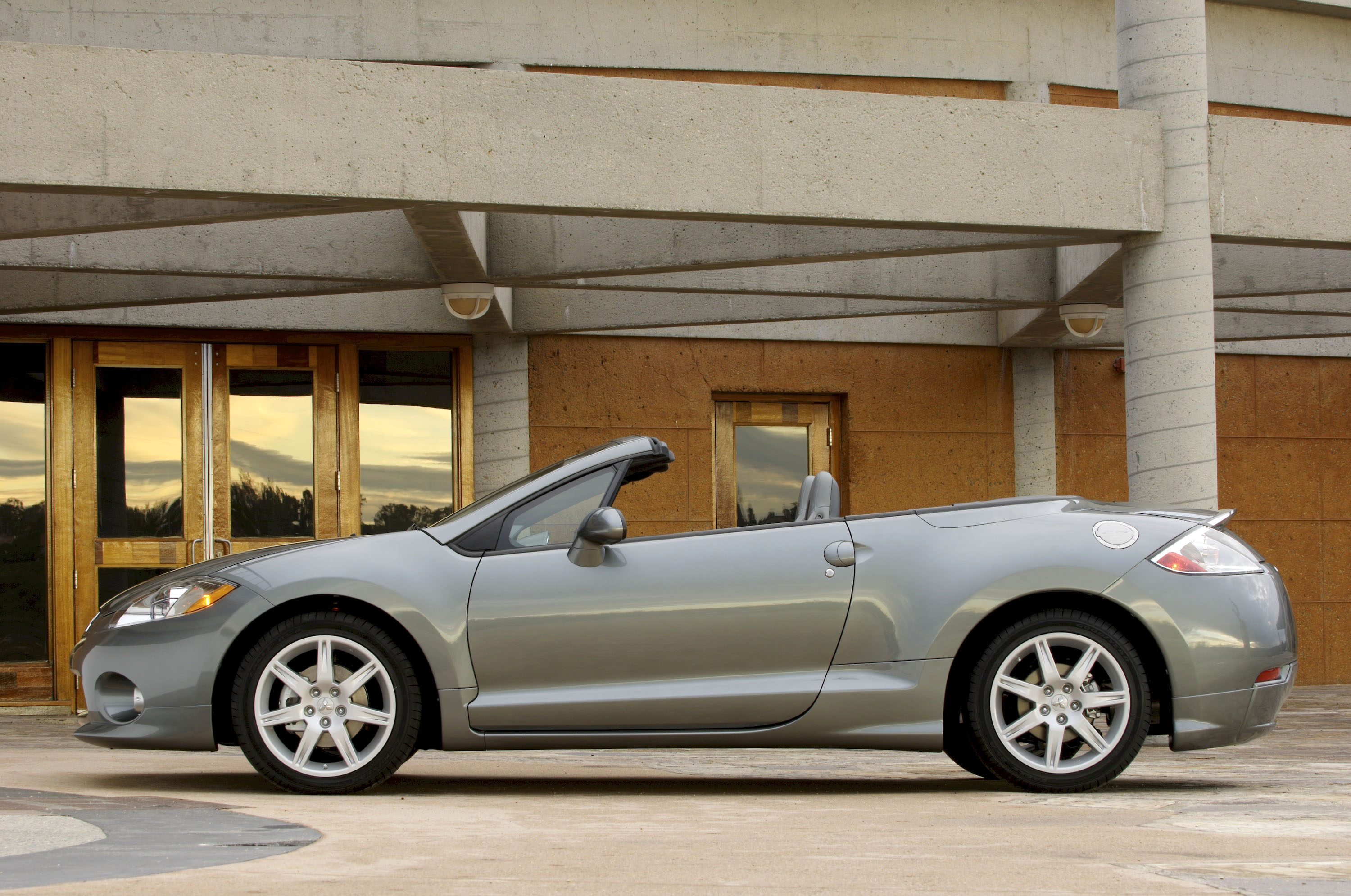 Mitsubishi Eclipse Spyder photo #3
