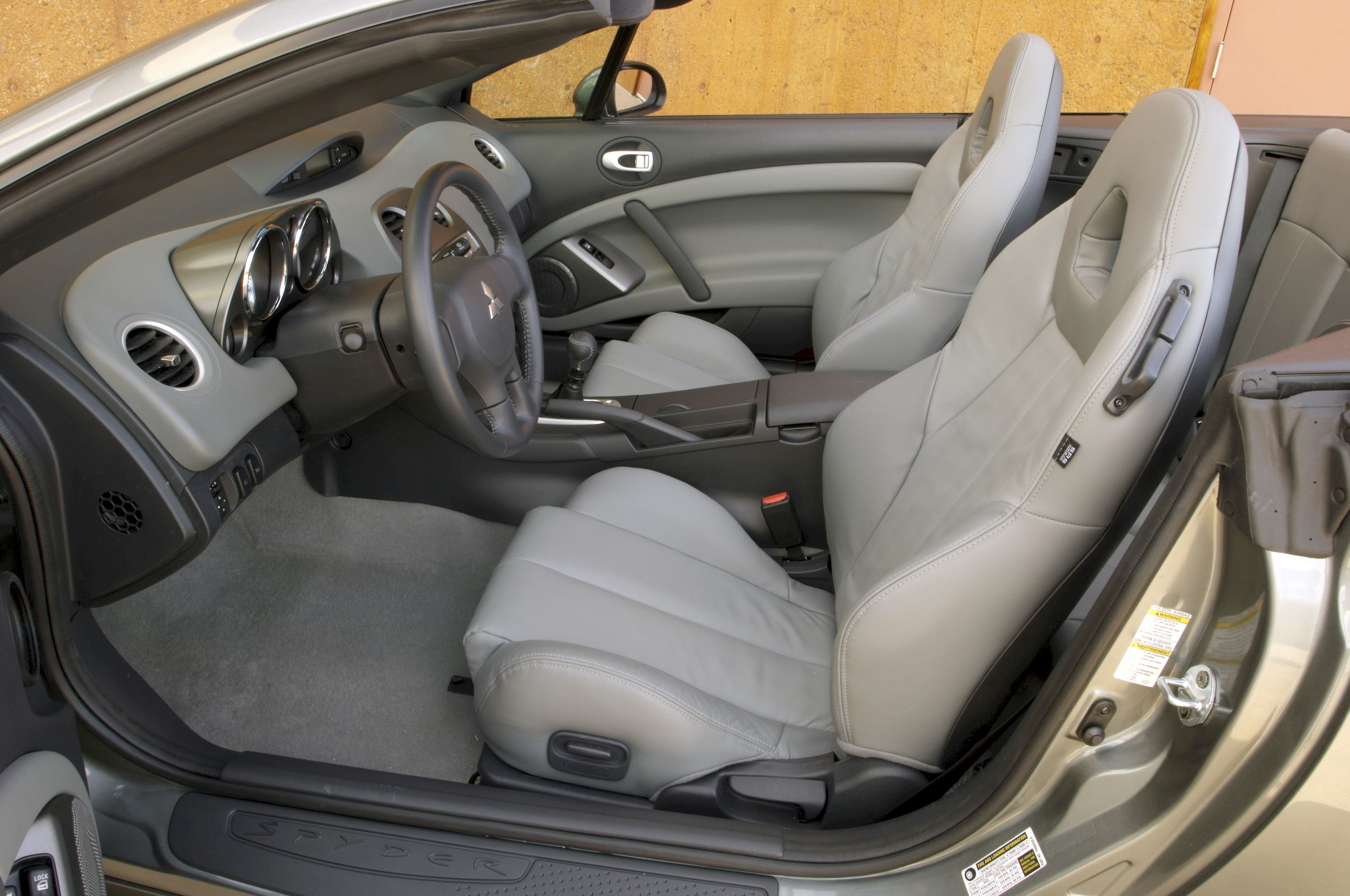 Mitsubishi Eclipse Spyder photo #14