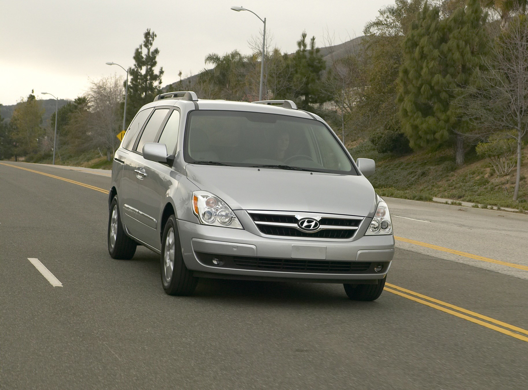 Hyundai Entourage photo #7