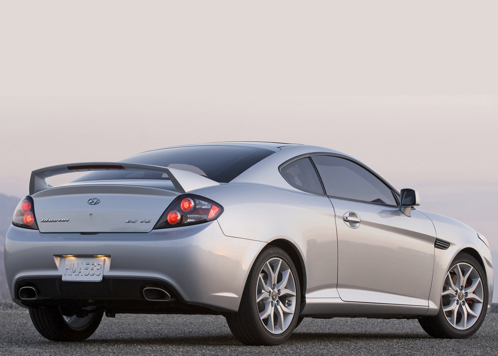 Hyundai Tiburon Coupe photo #14