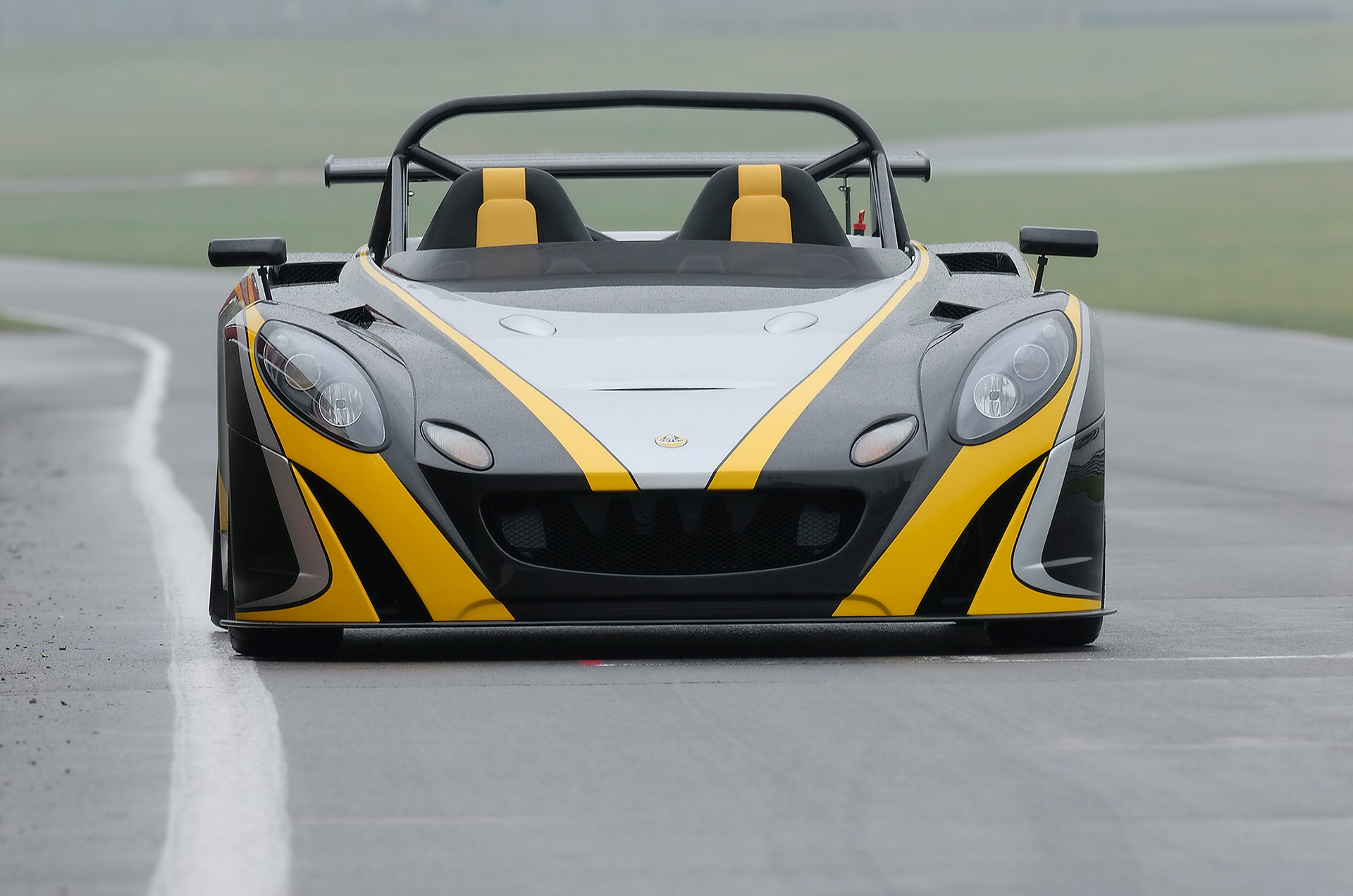 Lotus 2 Eleven photo #2