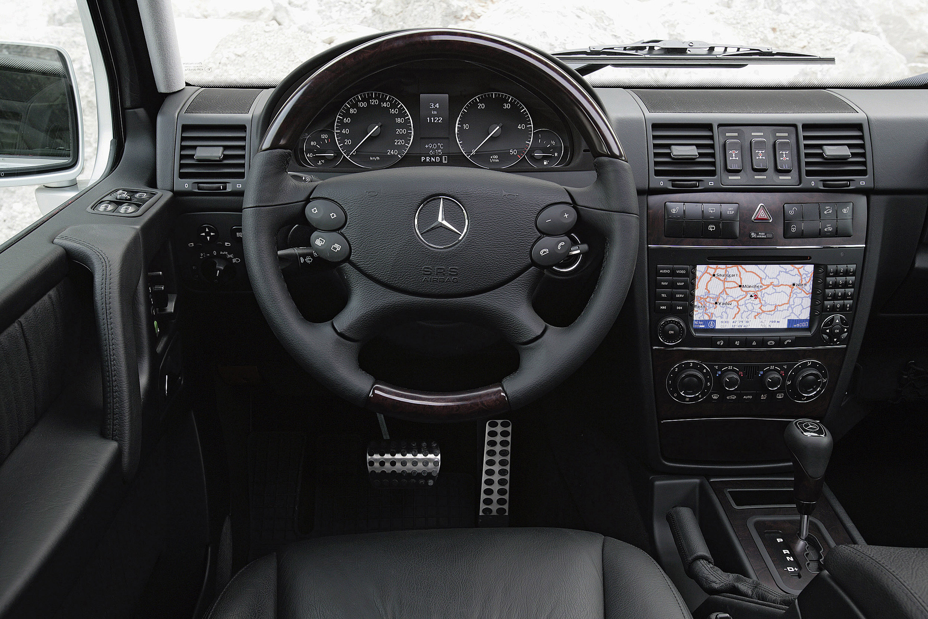 Mercedes-Benz G-Class photo #16
