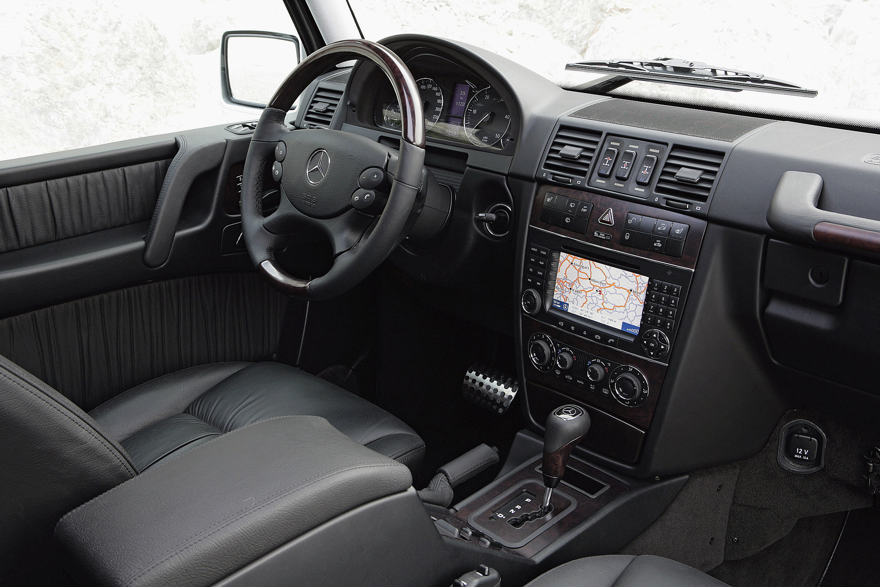 Mercedes-Benz G-Class photo #17