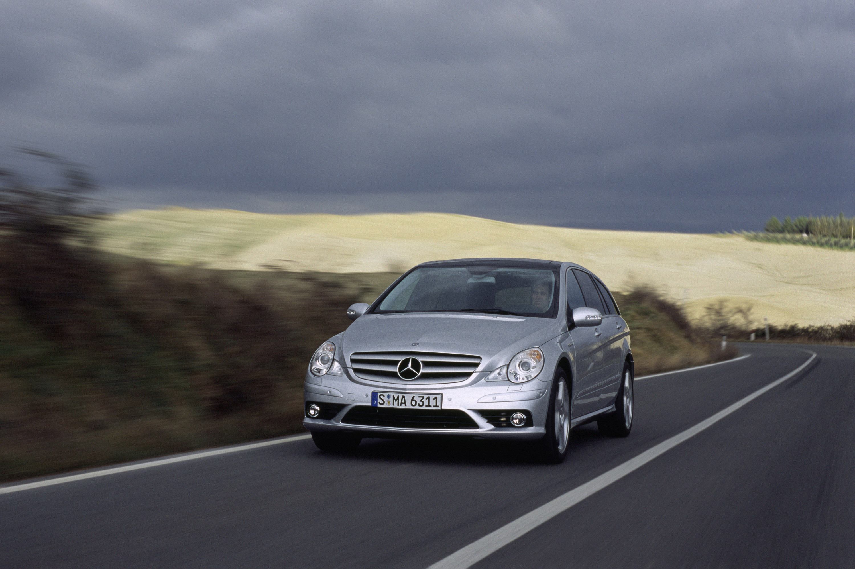 Mercedes-Benz R 63 AMG photo #15