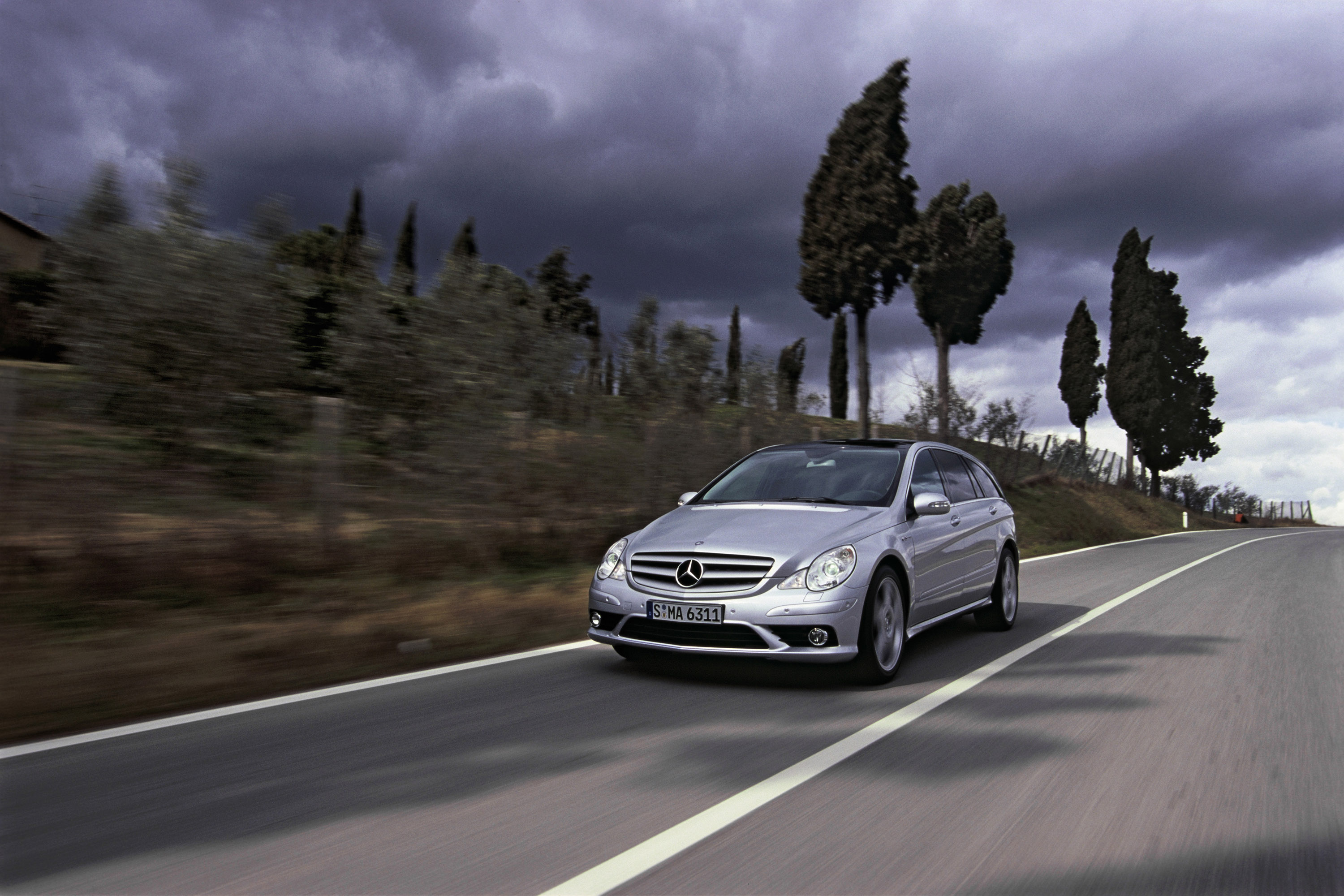 Mercedes-Benz R 63 AMG photo #18