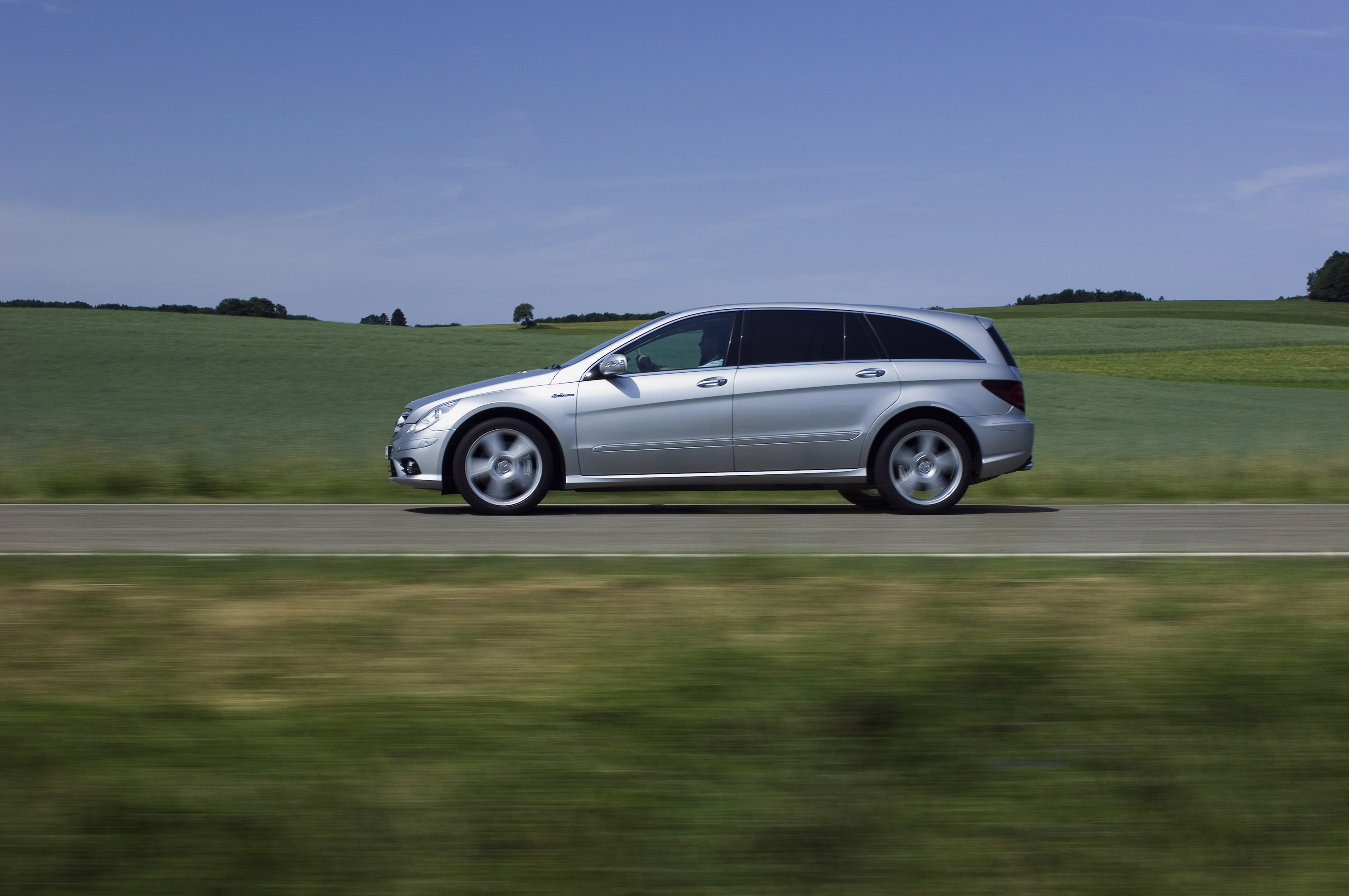 Mercedes-Benz R 63 AMG photo #31