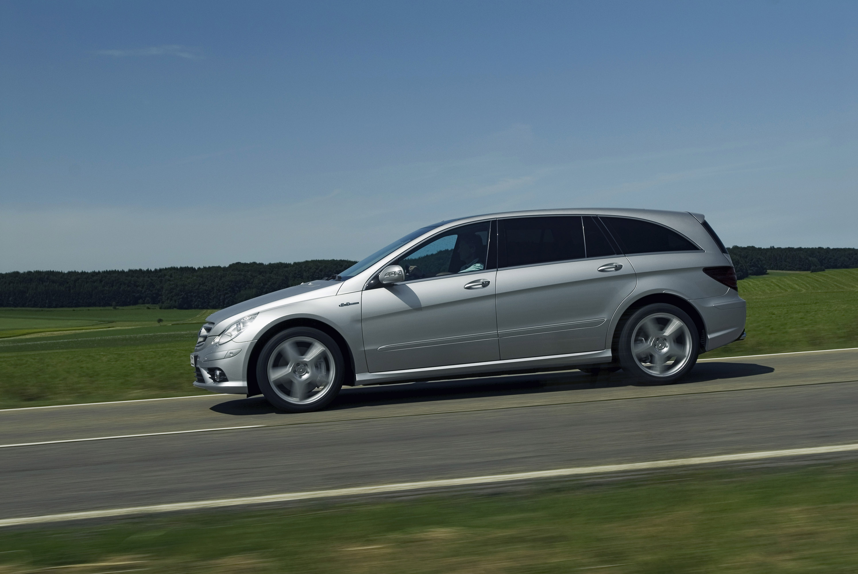 Mercedes-Benz R 63 AMG photo #33