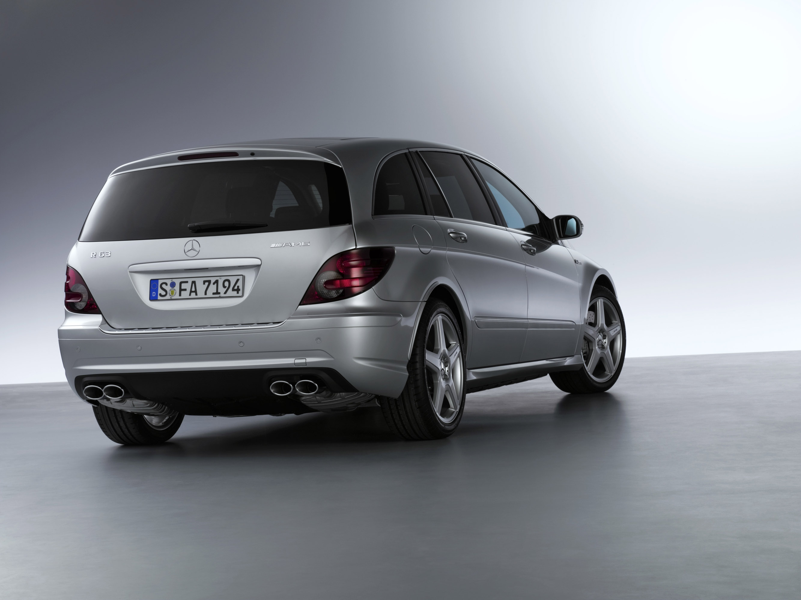 Mercedes-Benz R 63 AMG photo #42