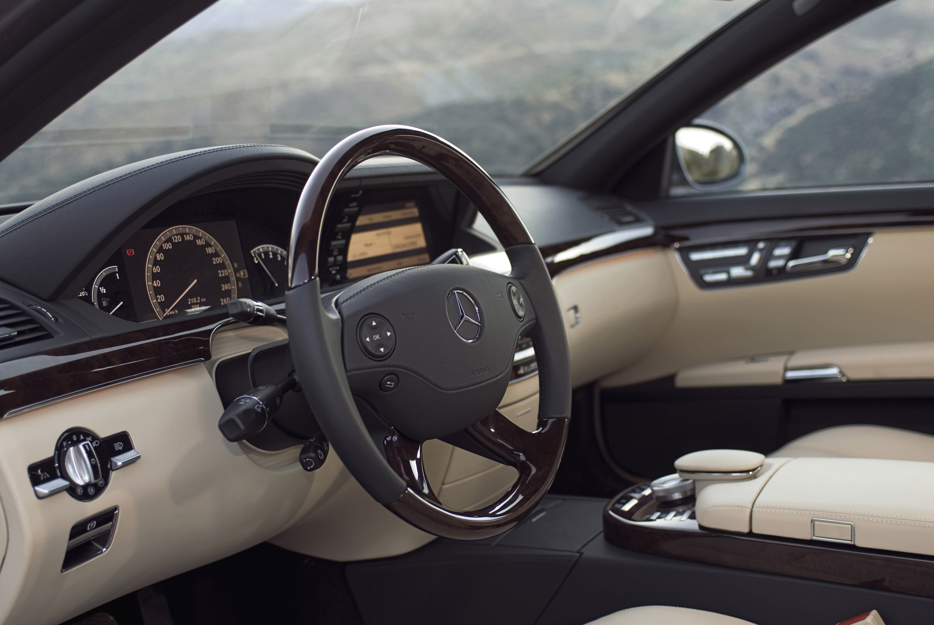 Mercedes-Benz S 500 4MATIC photo #22