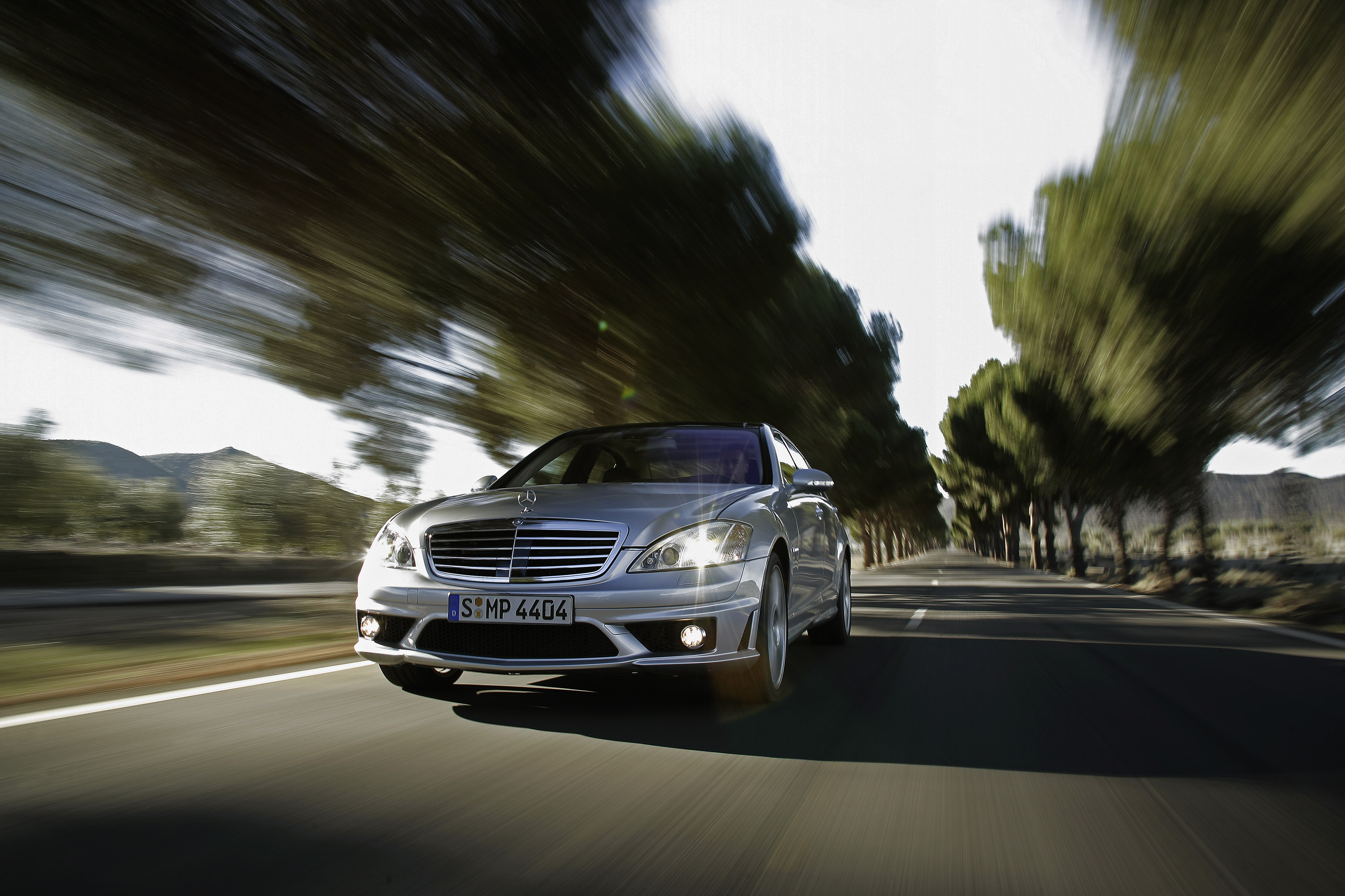 Едут мерседесы. Mercedes Benz s65 w221. Mercedes s65 AMG w221. Мерседес s65 AMG 2007. Mercedes Benz s65 2007.