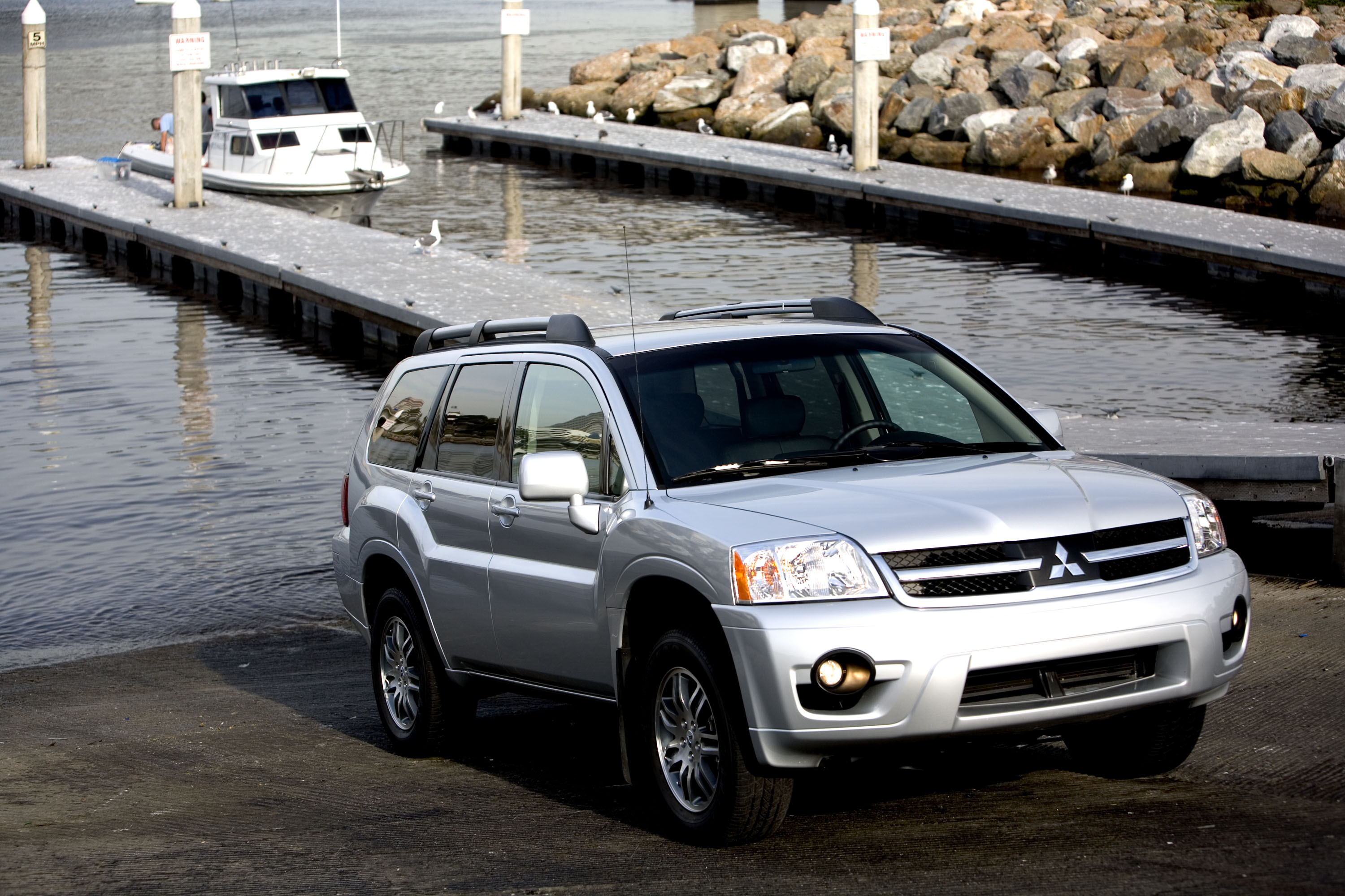 Mitsubishi Endeavor photo #3