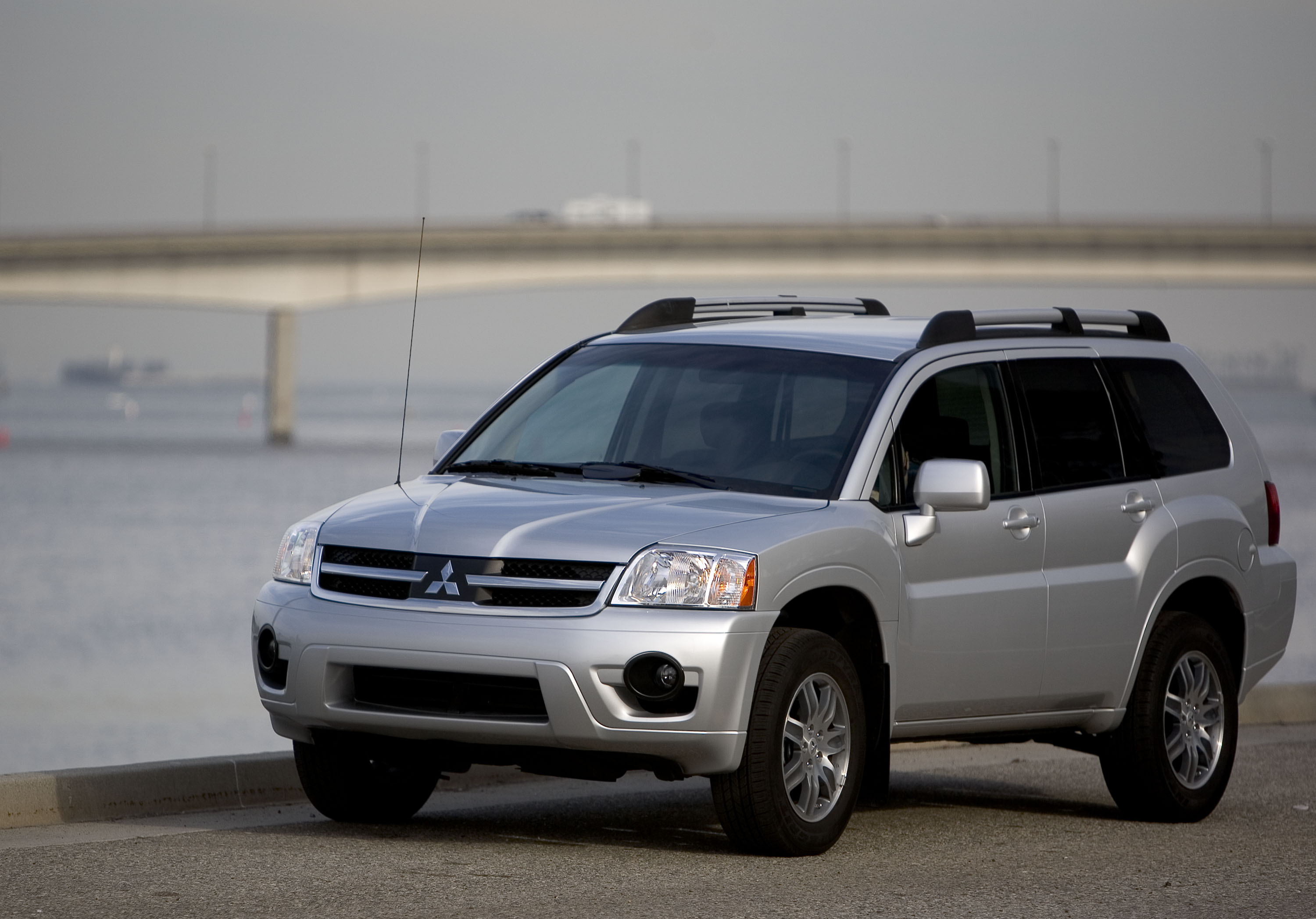 Mitsubishi Endeavor photo #4