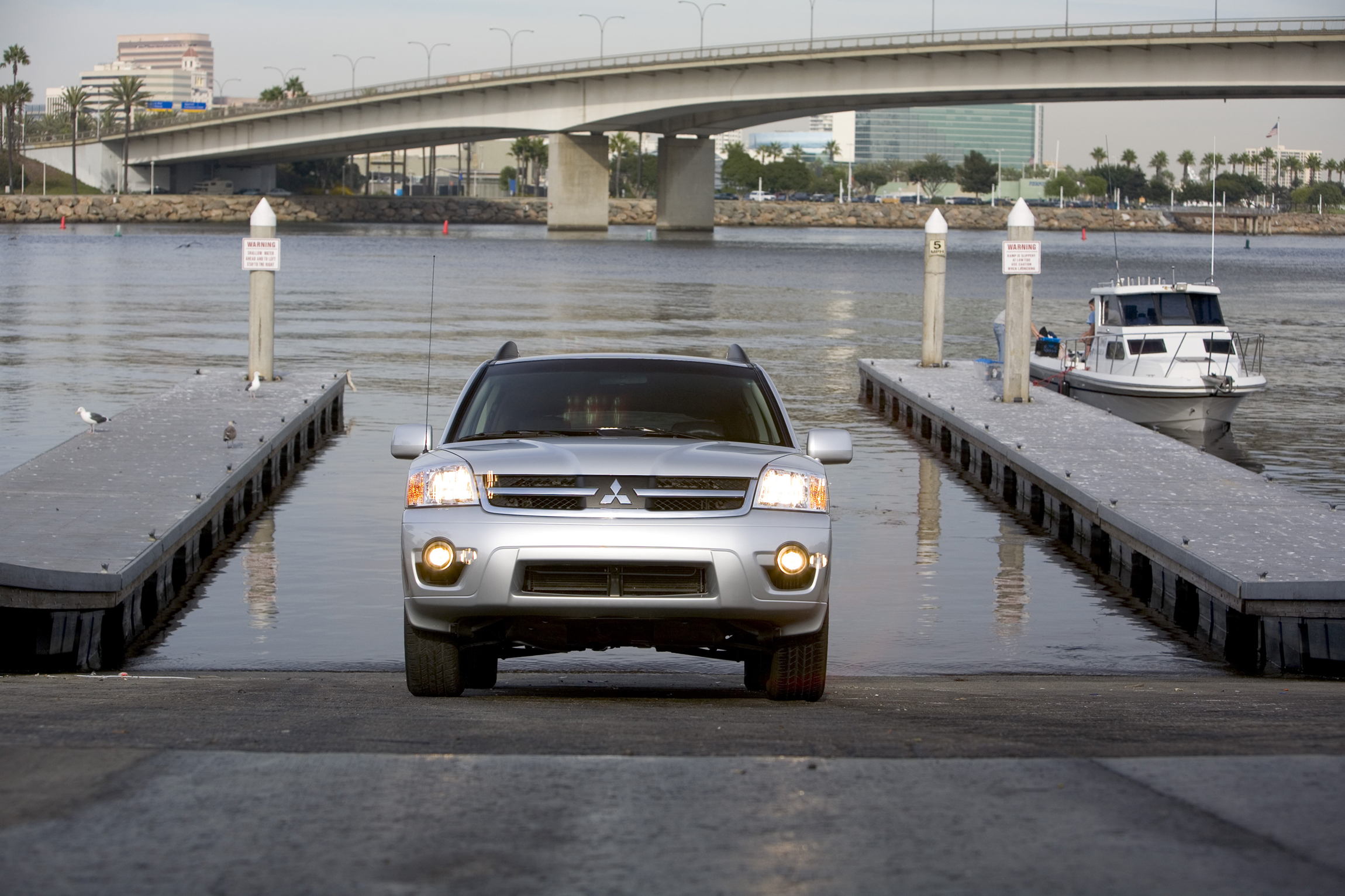 Mitsubishi Endeavor photo #6