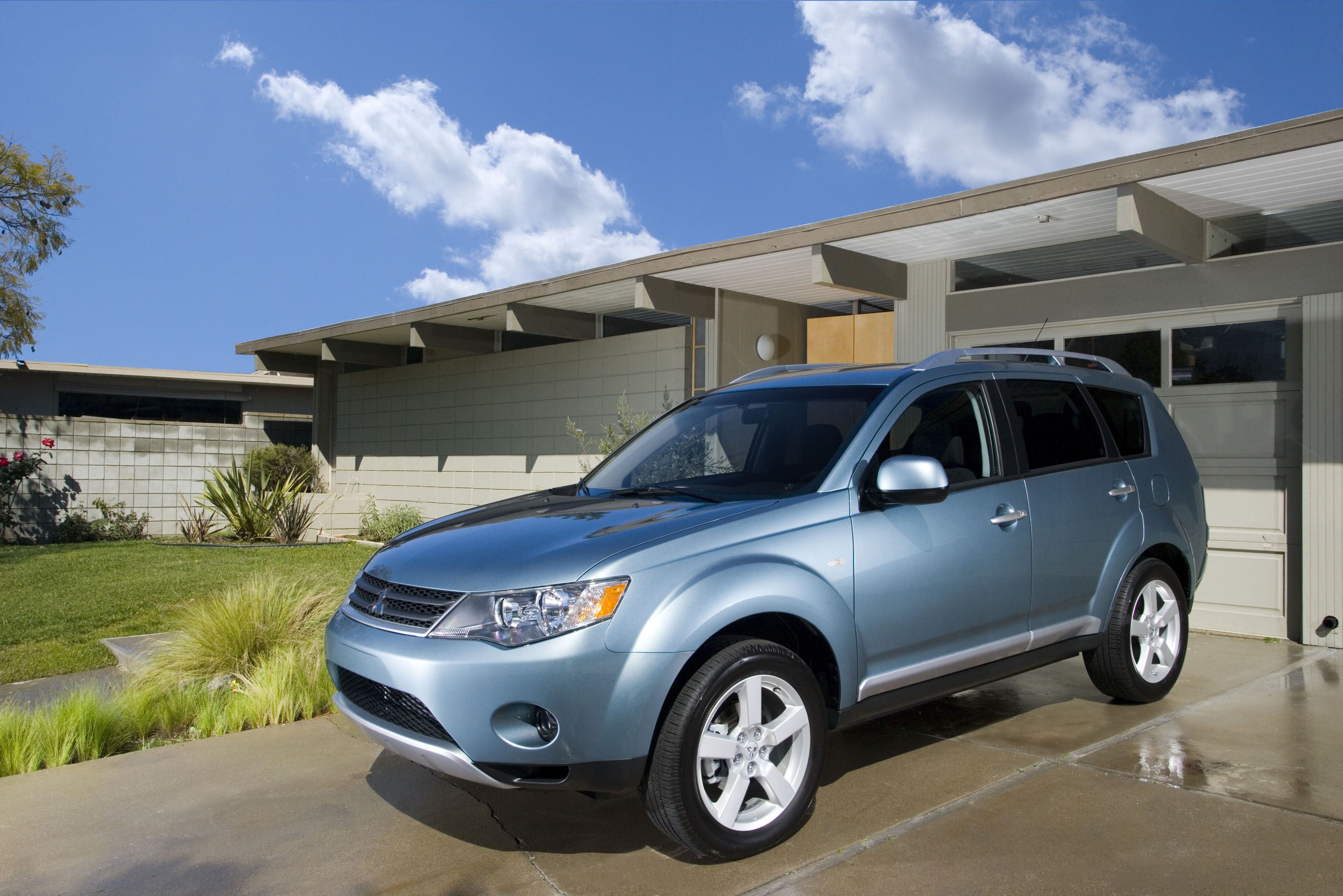 Mitsubishi Outlander photo #8