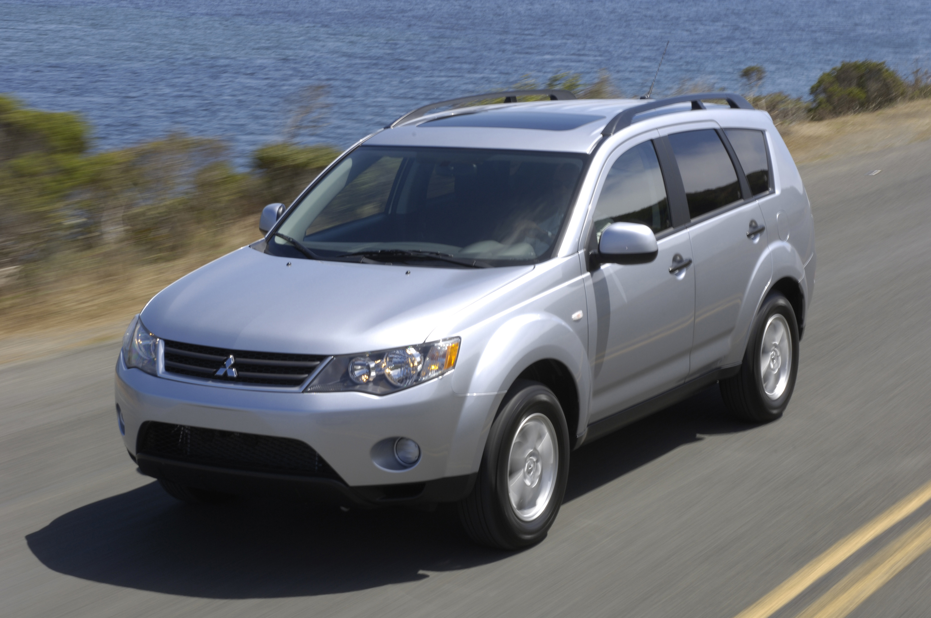 Mitsubishi Outlander photo #13