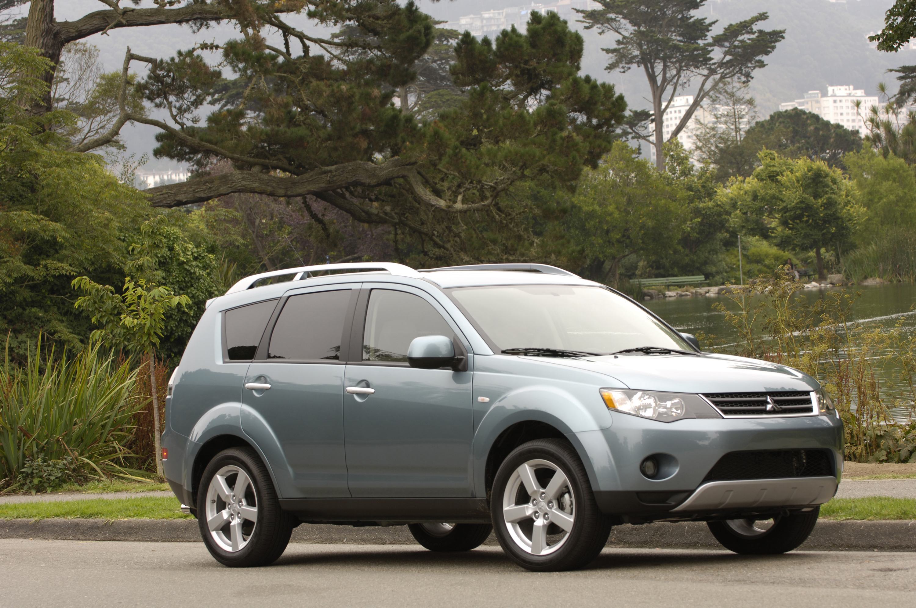 Mitsubishi Outlander photo #16