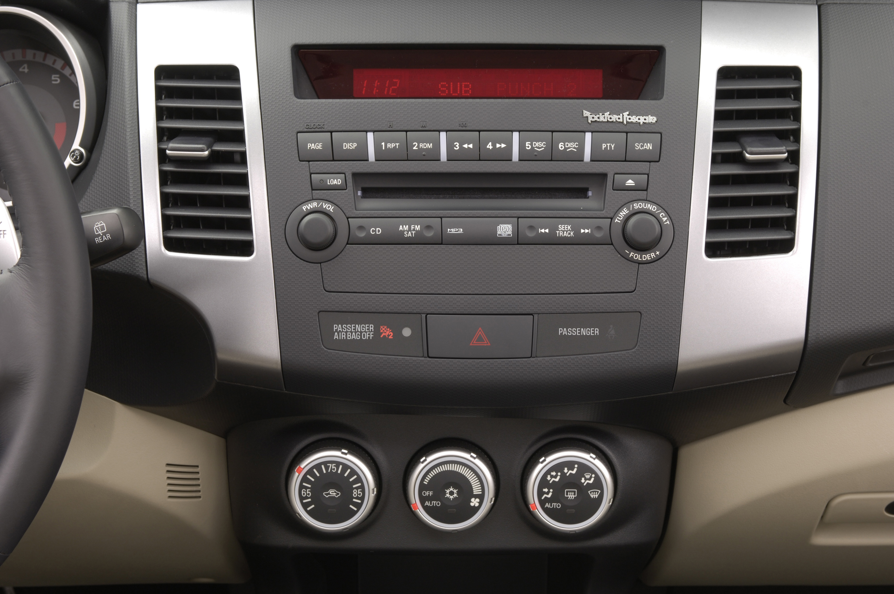 Mitsubishi Outlander photo #24