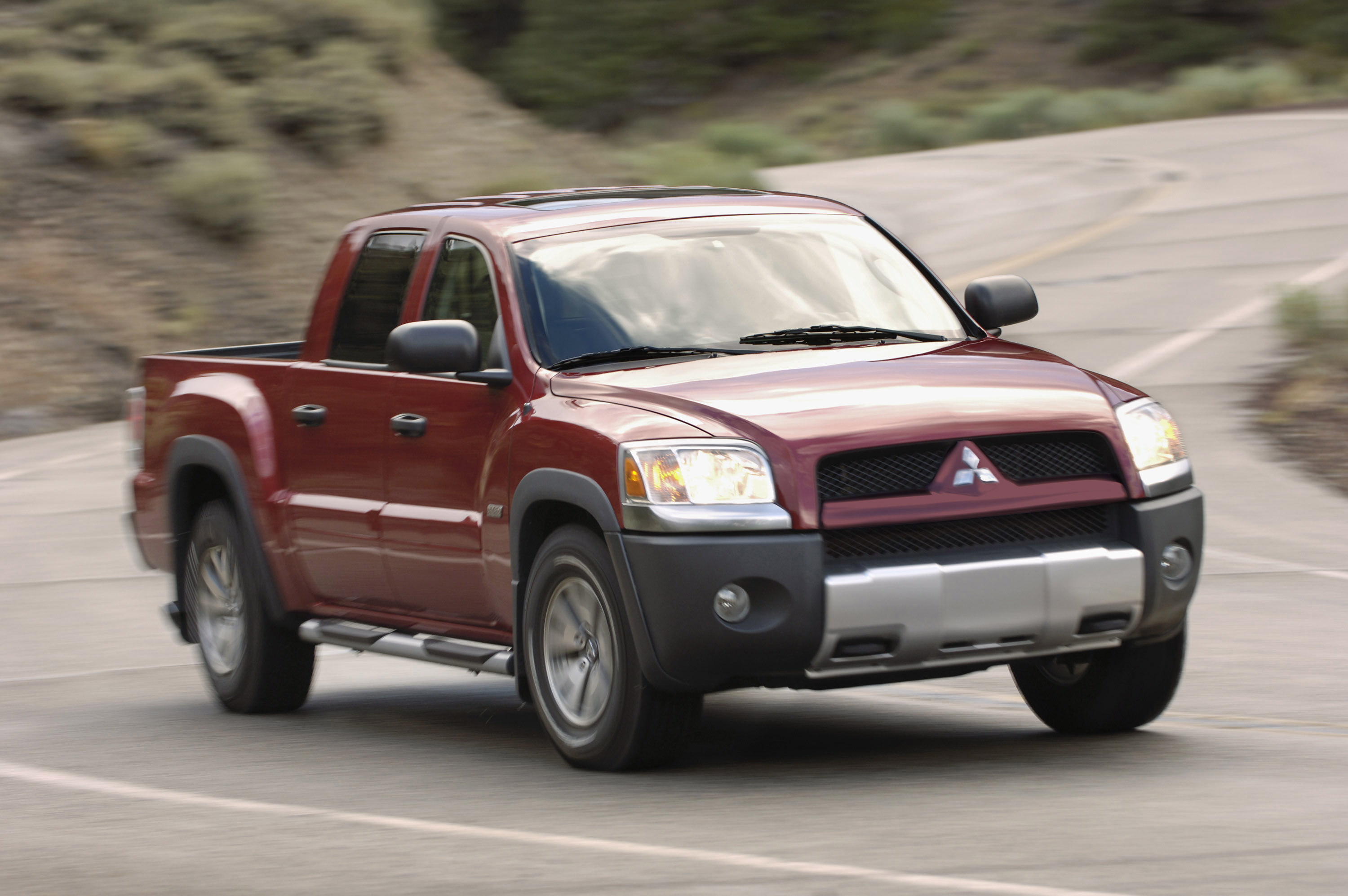 Mitsubishi Raider photo #5