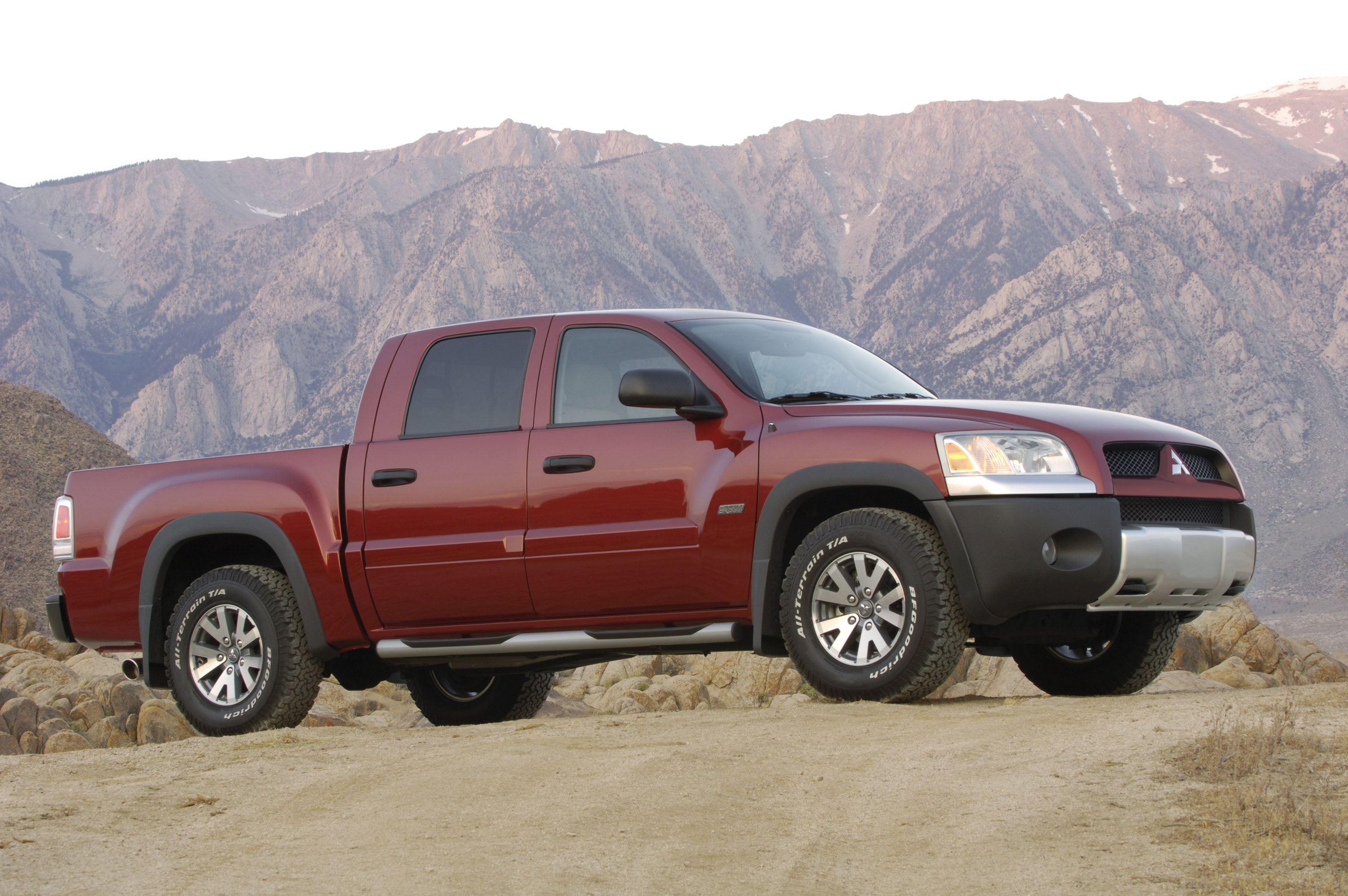 Mitsubishi Raider photo #6