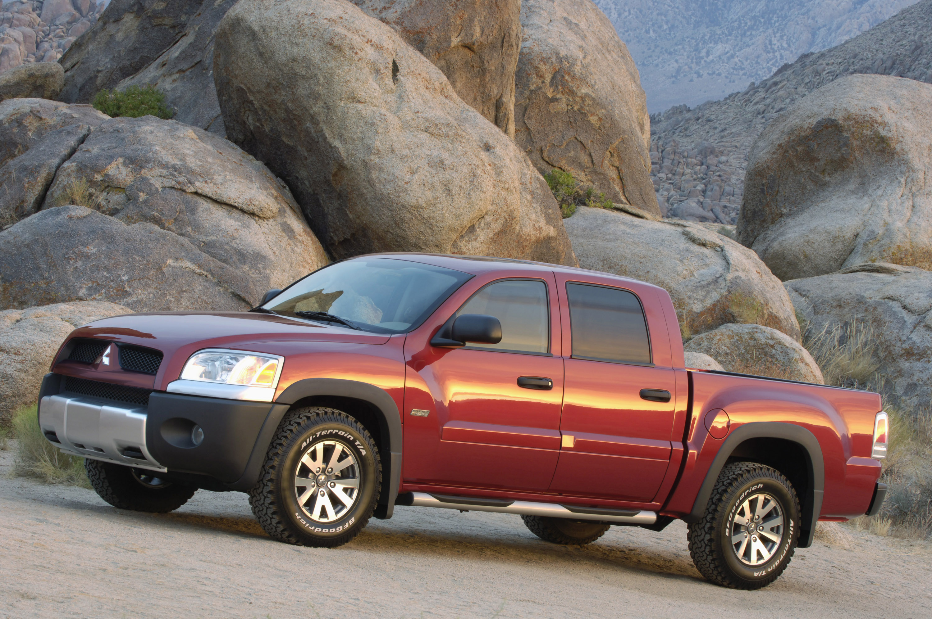 Mitsubishi Raider photo #7