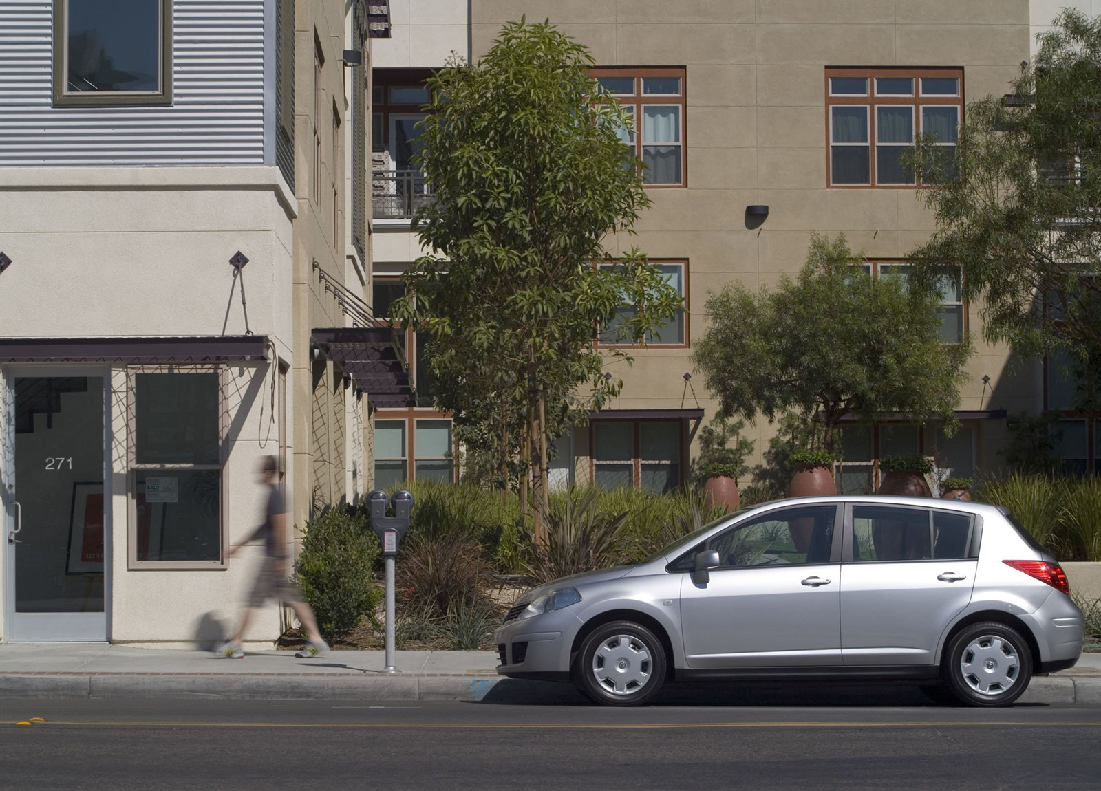 Nissan Versa Hatchback photo #5
