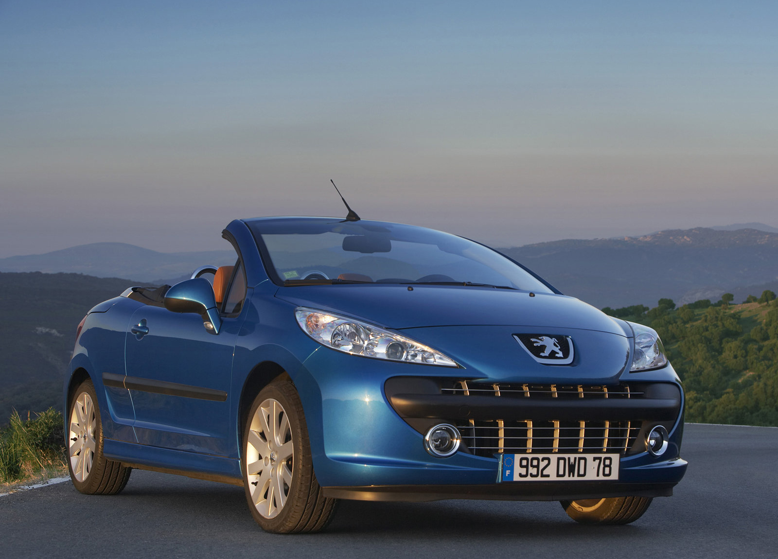 Peugeot 207 CC photo #2