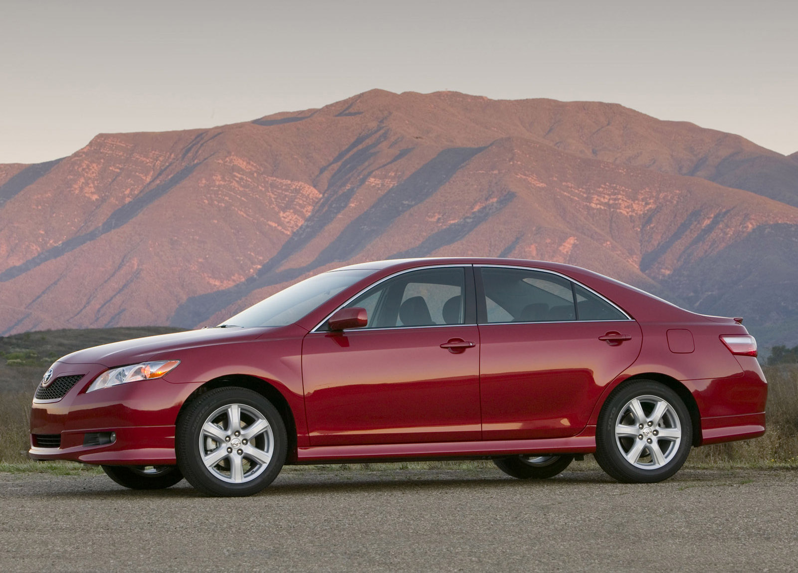 Toyota Camry SE photo #18