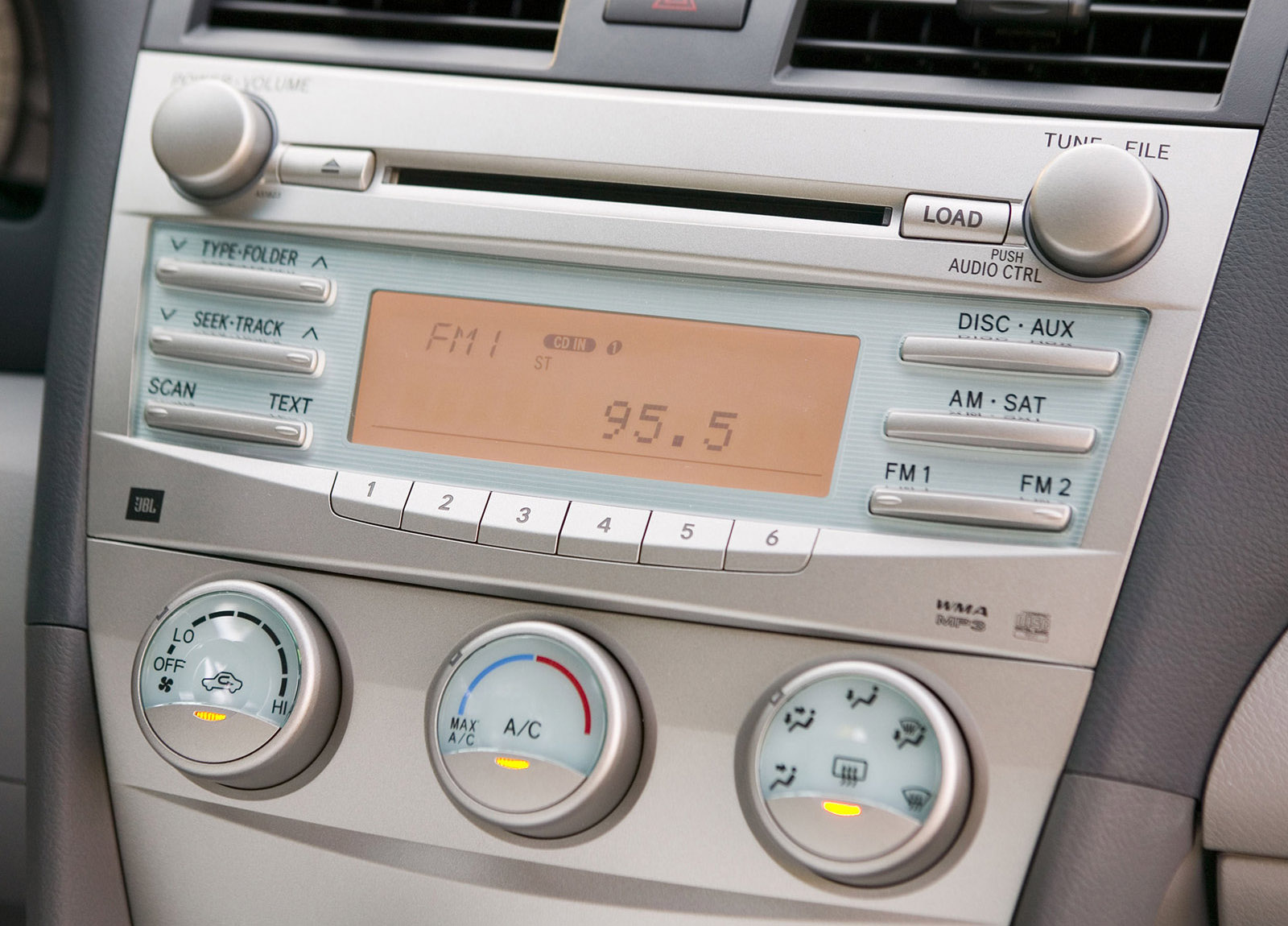 Toyota Camry SE photo #24