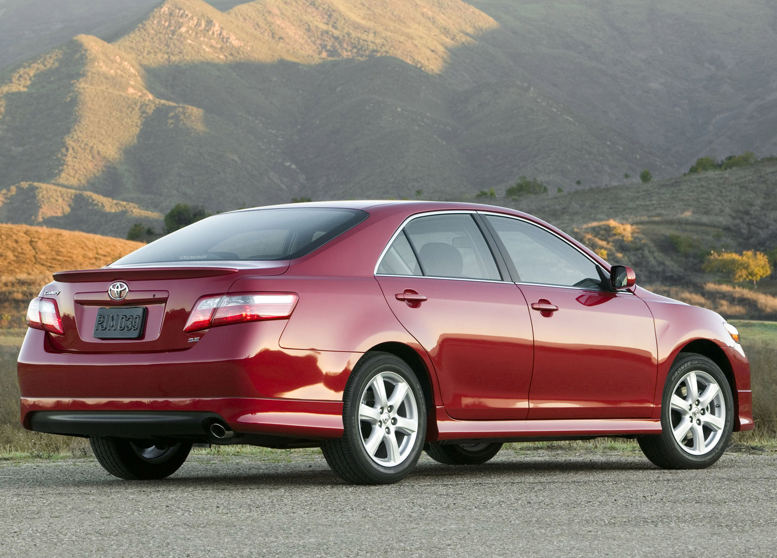Toyota Camry SE photo #31