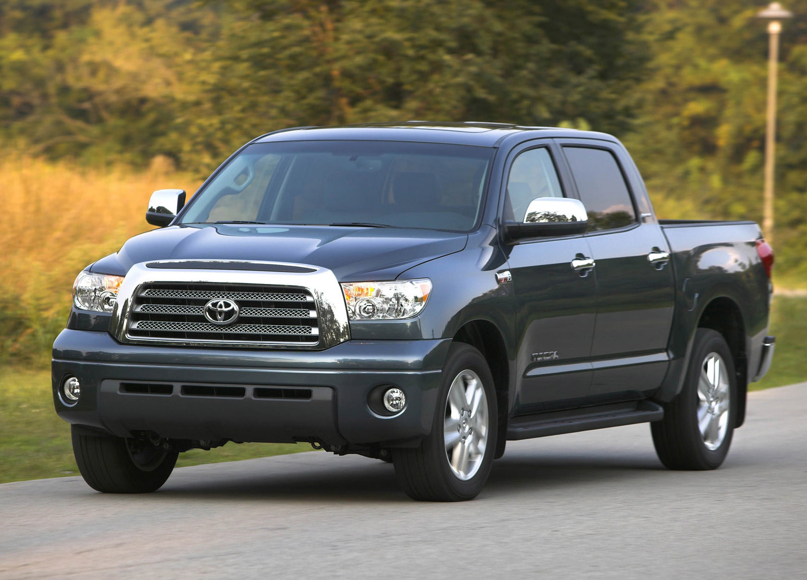 Toyota Tundra CrewMax photo #1