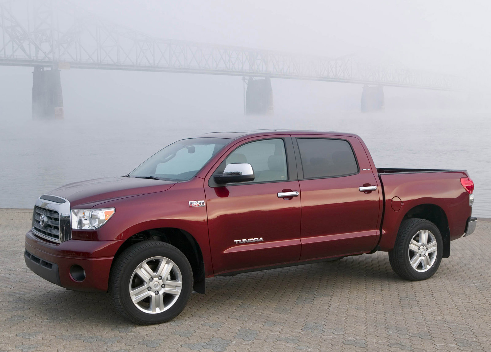 Toyota Tundra CrewMax photo #3