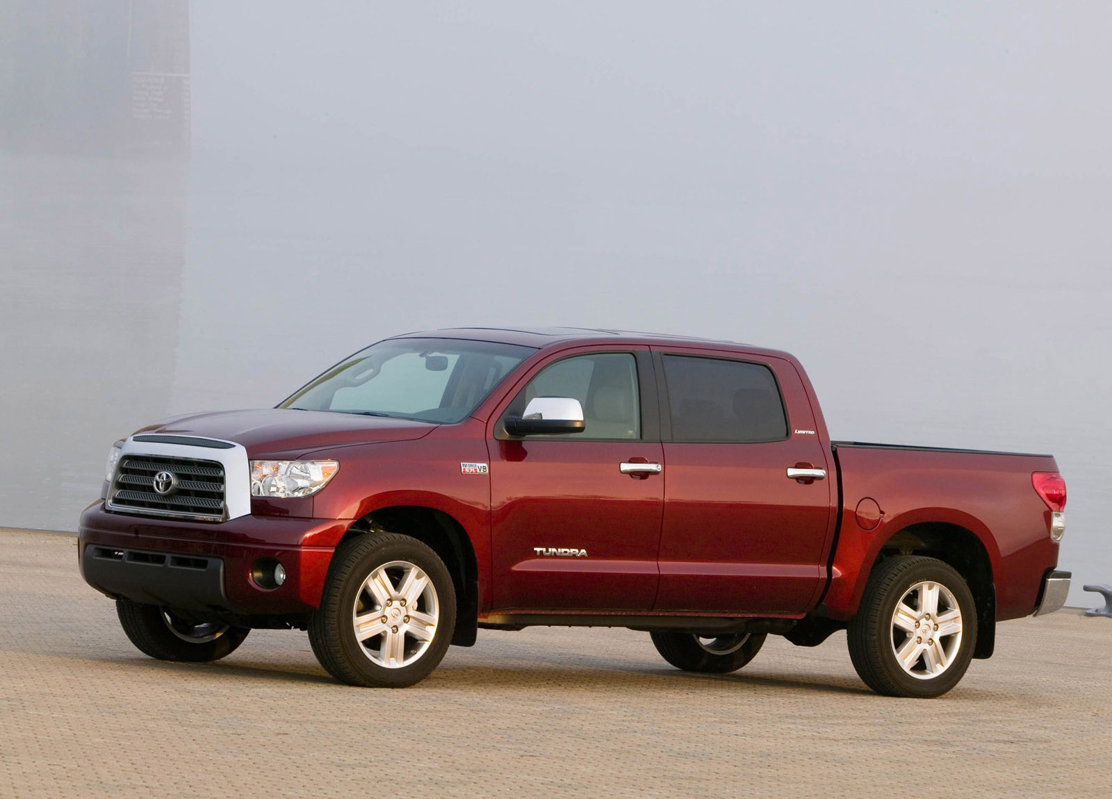 Toyota Tundra CrewMax photo #6