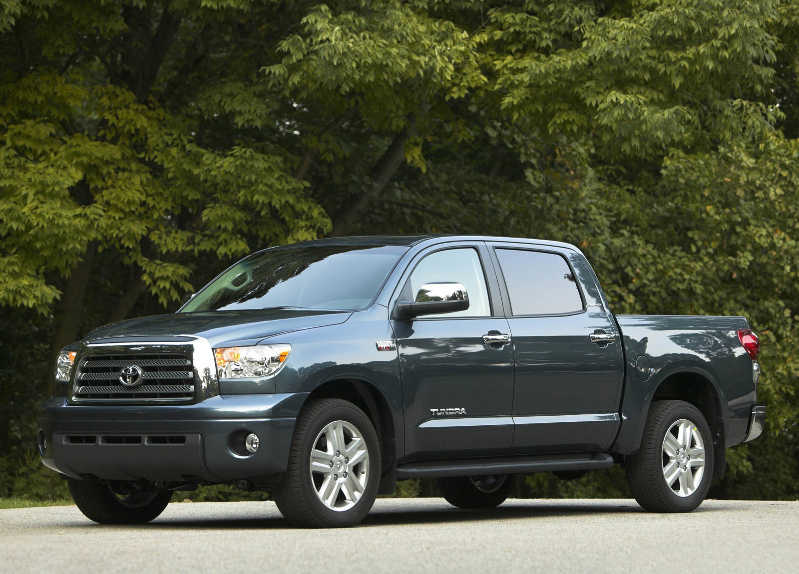 Toyota Tundra CrewMax photo #7