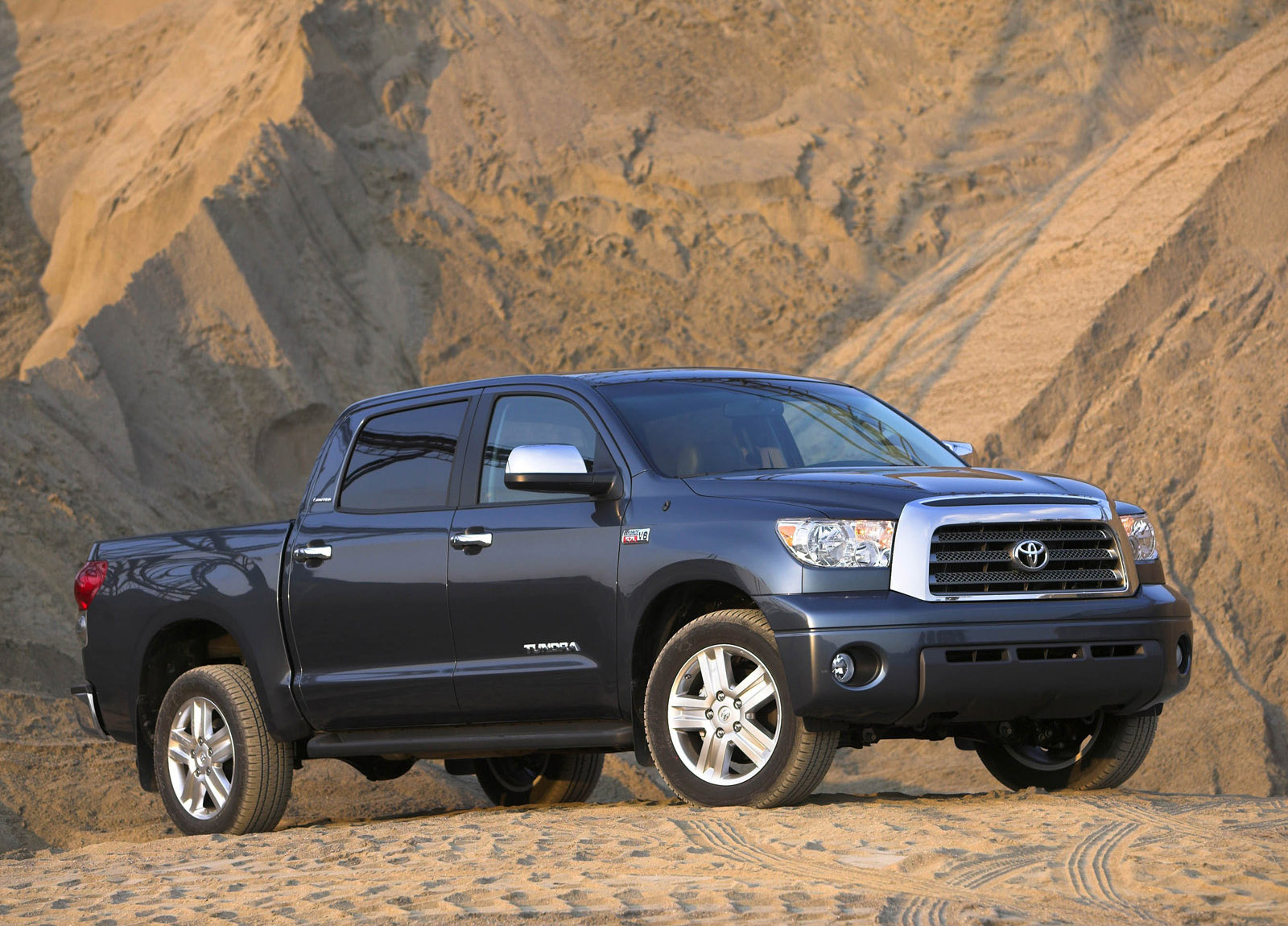 Toyota Tundra CrewMax photo #10