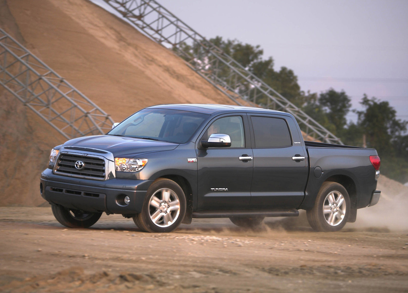 Toyota Tundra CrewMax photo #15