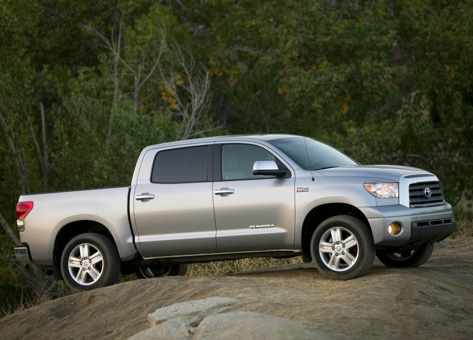 Toyota Tundra CrewMax photo #17