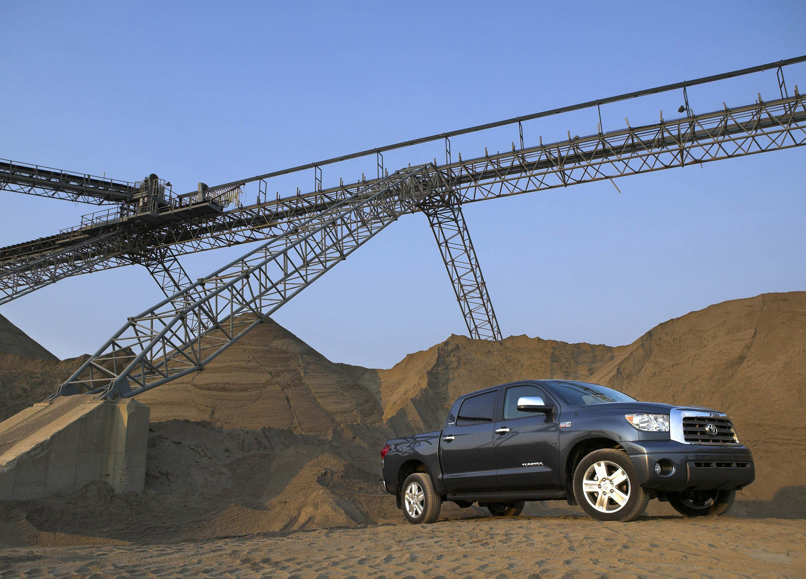 Toyota Tundra CrewMax photo #18