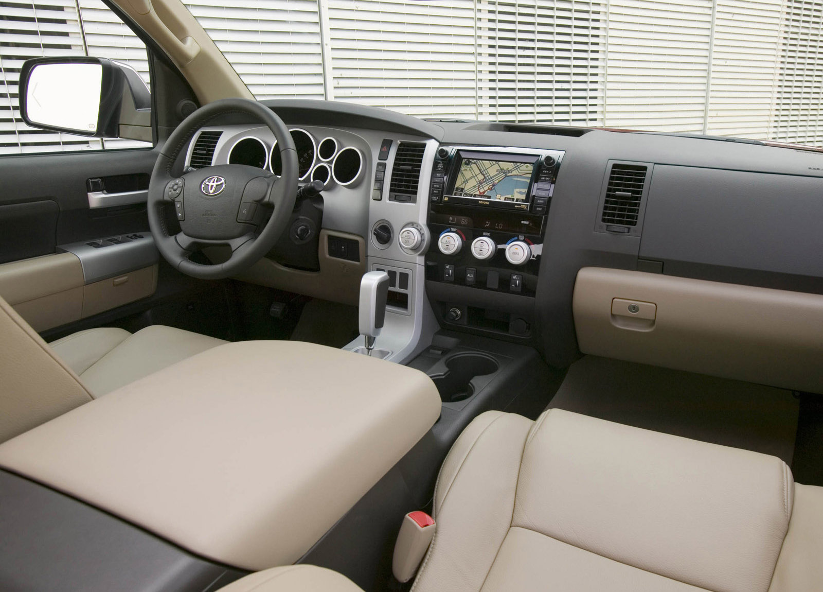 Toyota Tundra CrewMax photo #20