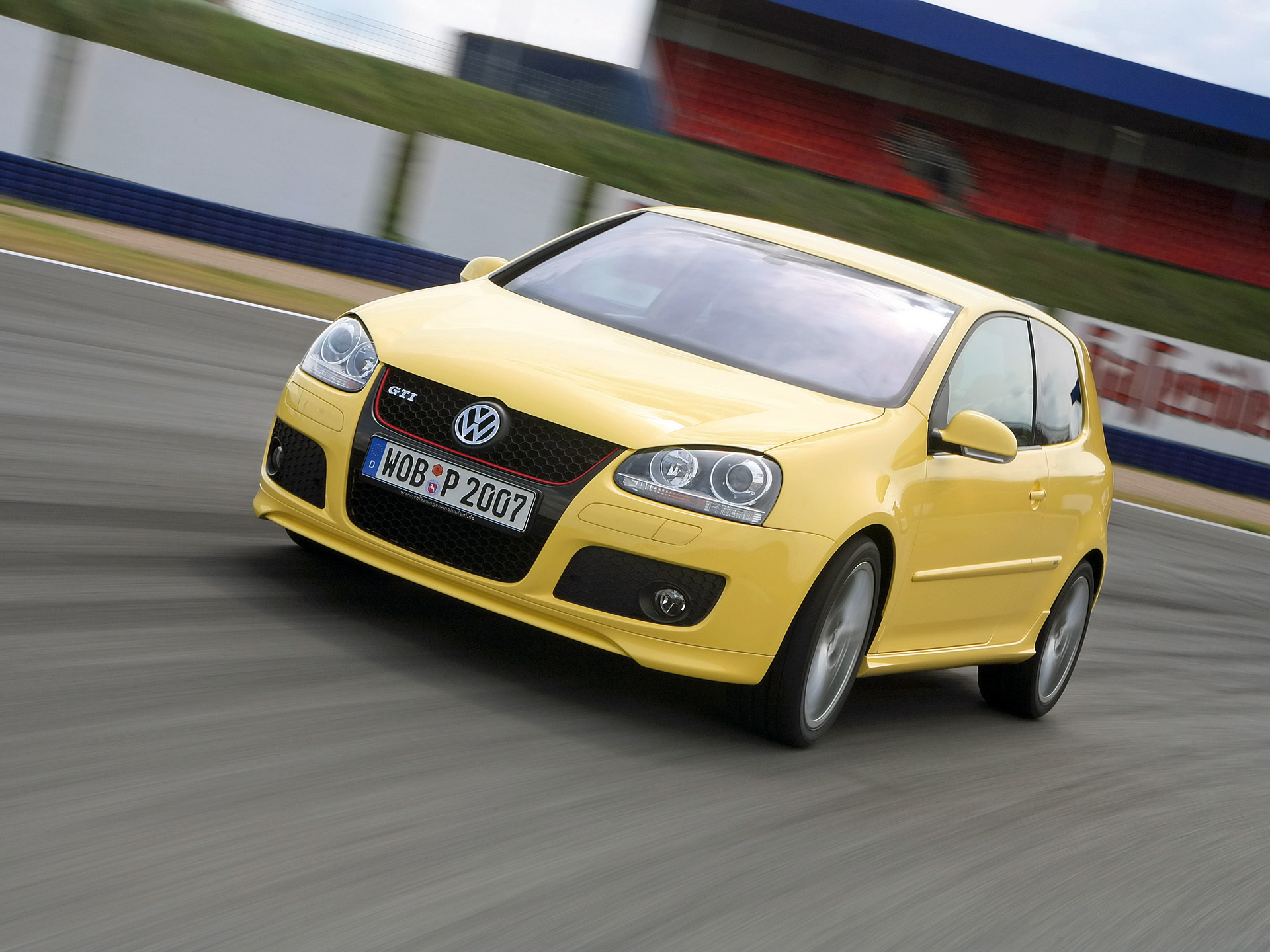 Volkswagen Golf GTI Pirelli photo #1