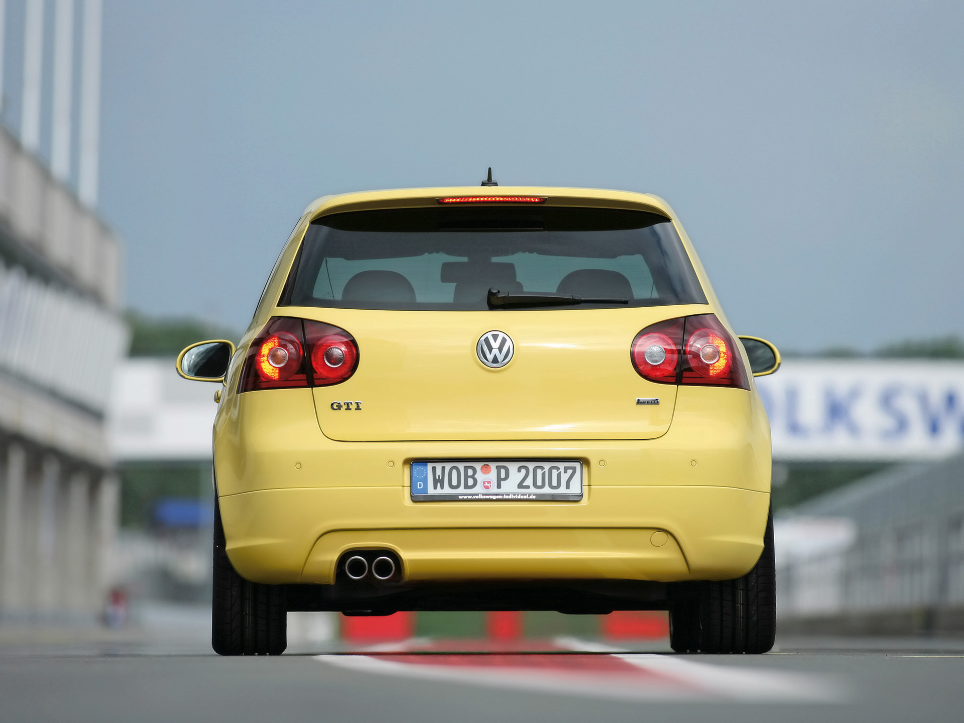 Volkswagen Golf GTI Pirelli photo #7