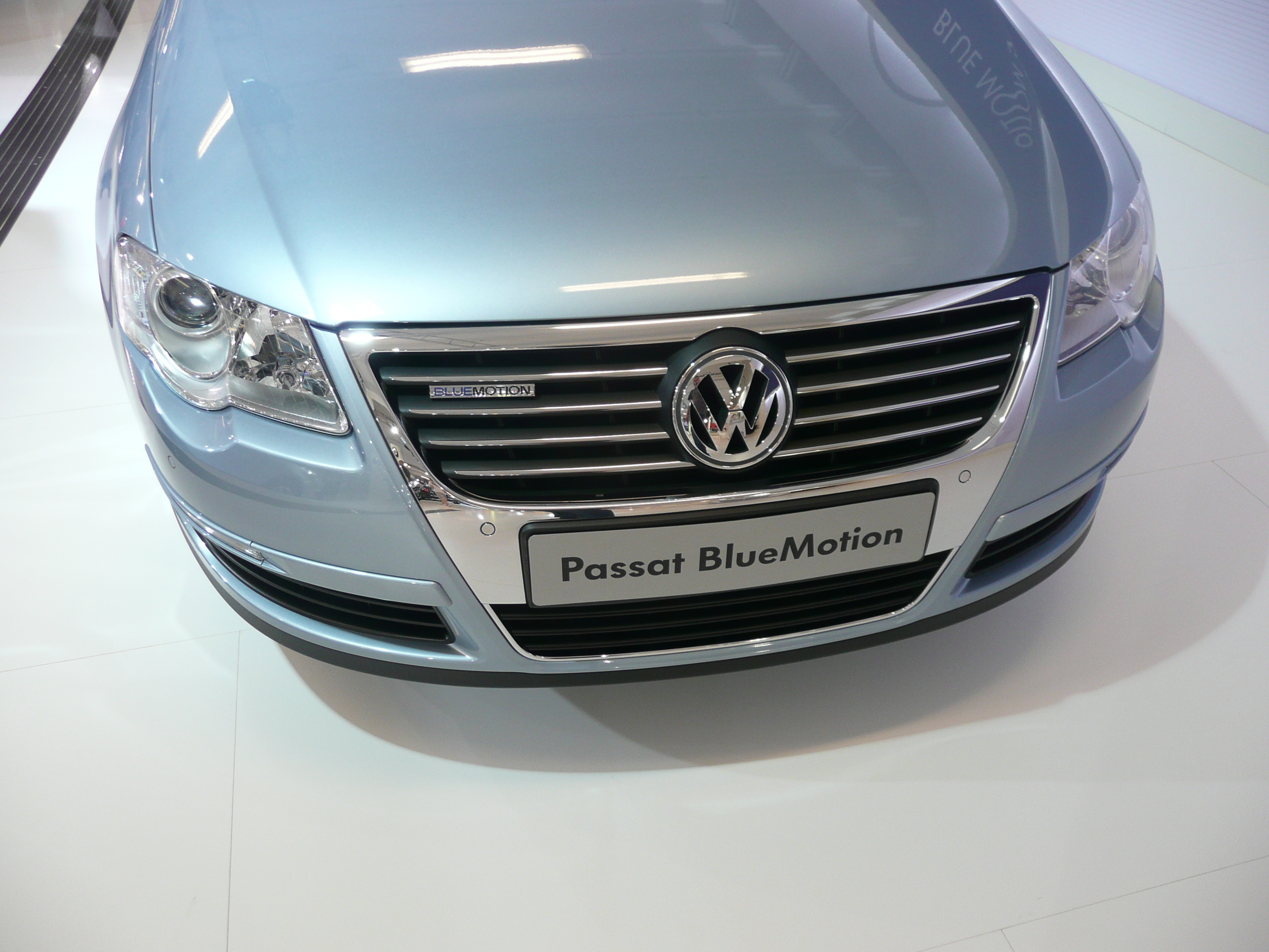 Volkswagen Passat BlueMotion photo #2