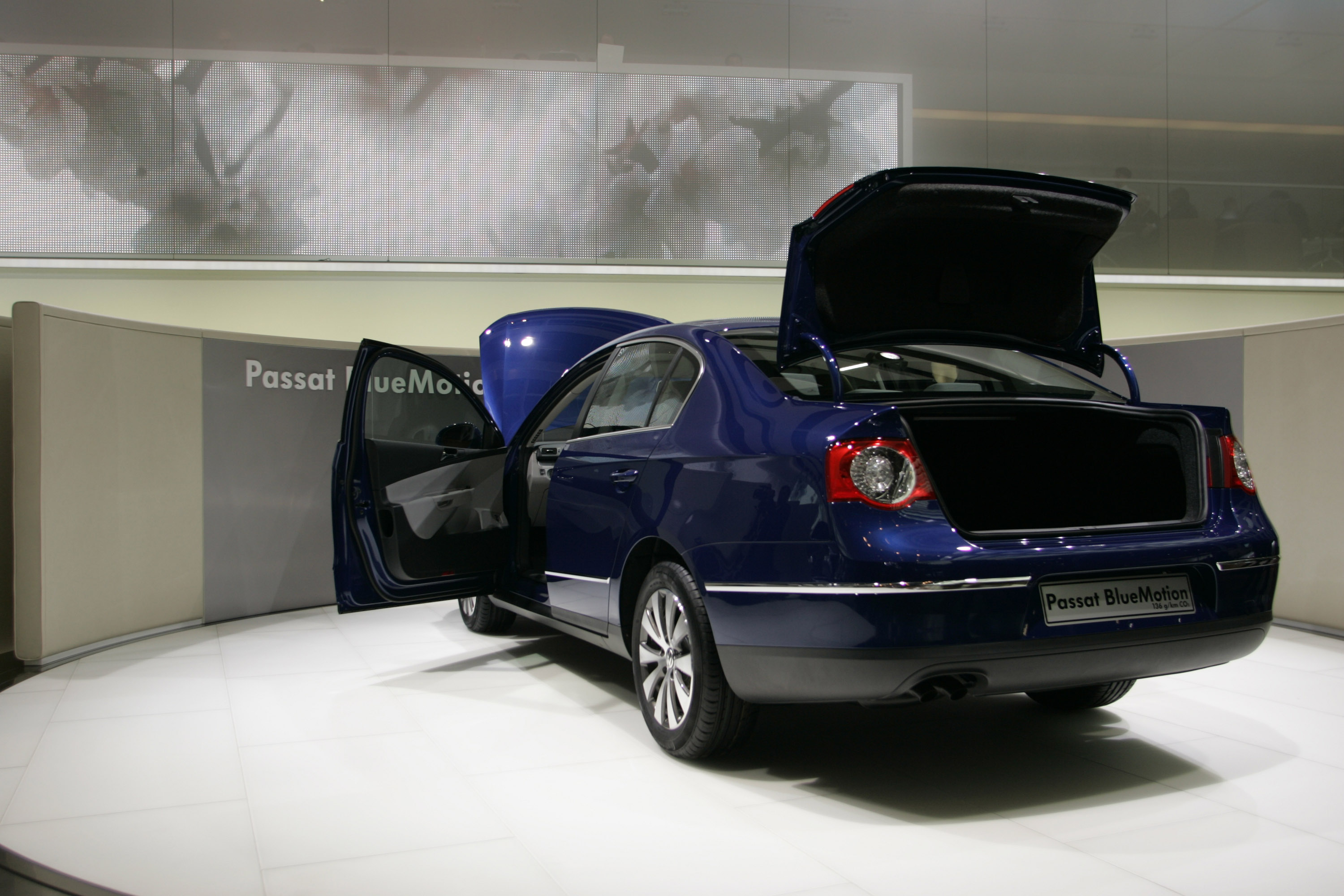 Volkswagen Passat BlueMotion photo #7