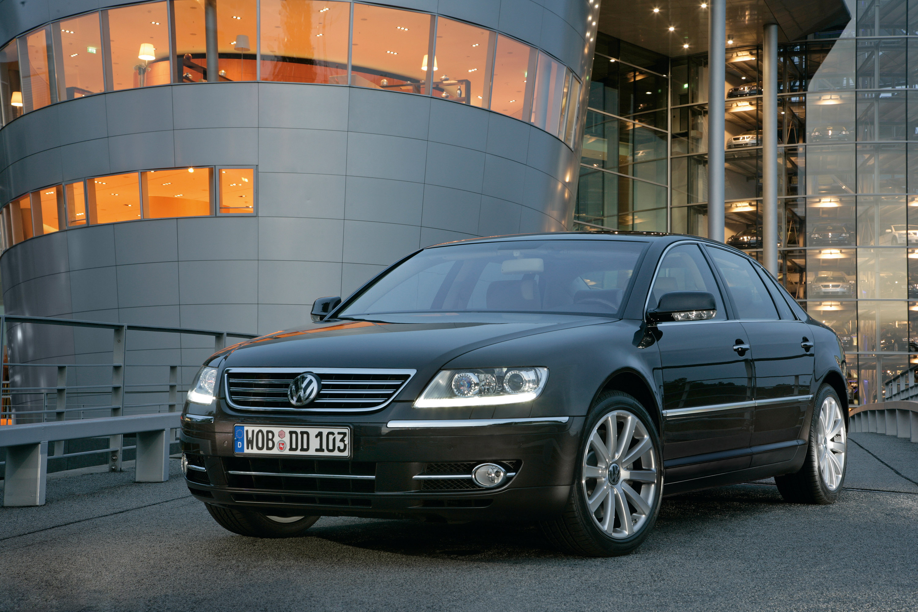 Volkswagen Phaeton photo #2