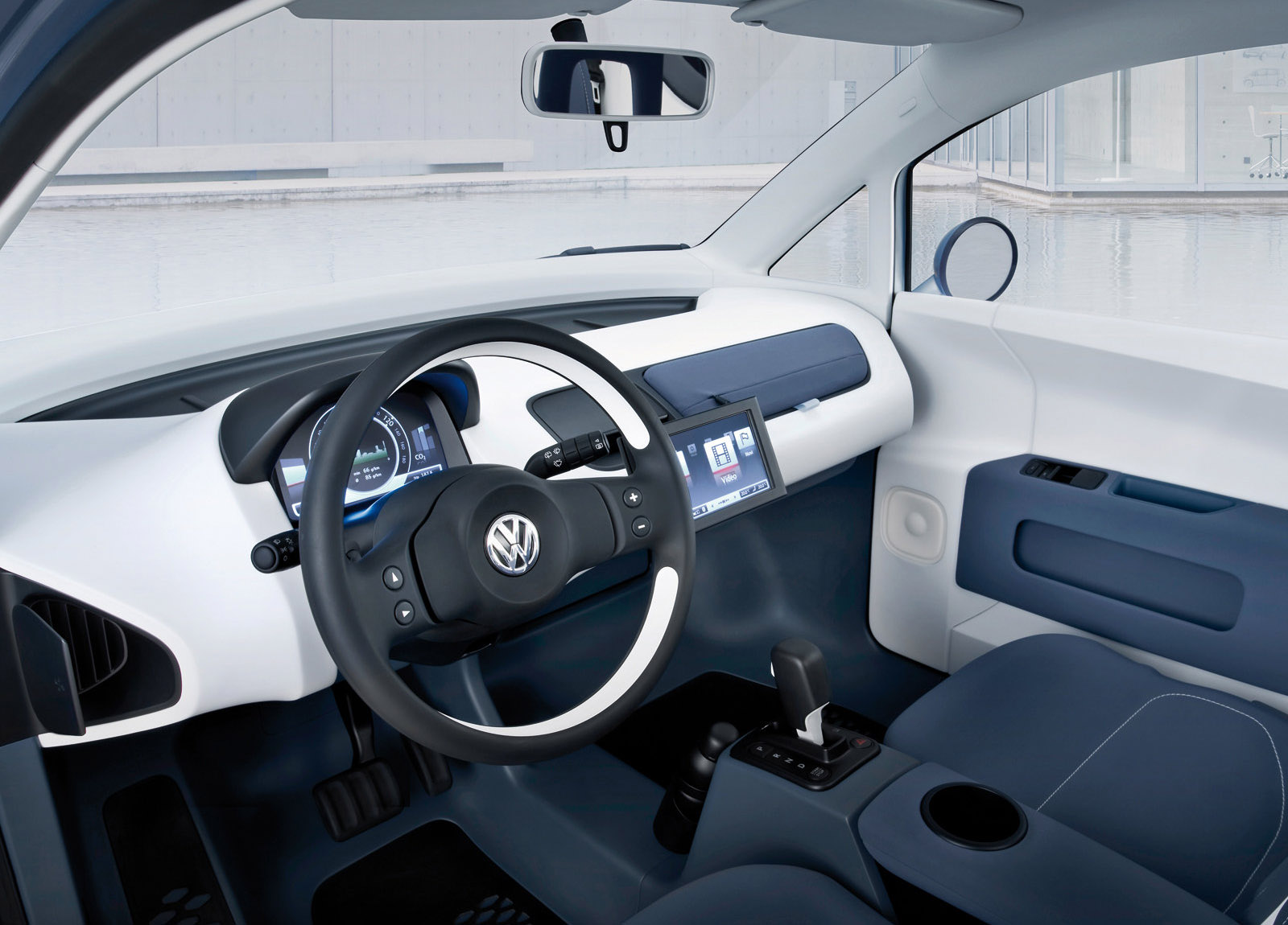 Volkswagen Space Up photo #4