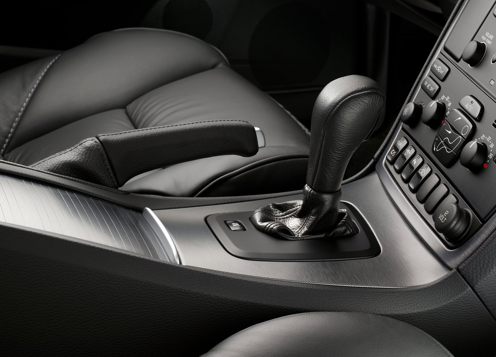 Volvo V70 photo #15