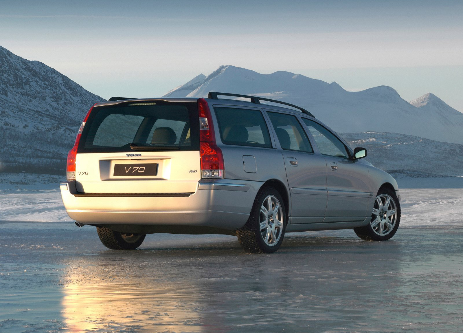 Volvo V70 photo #27