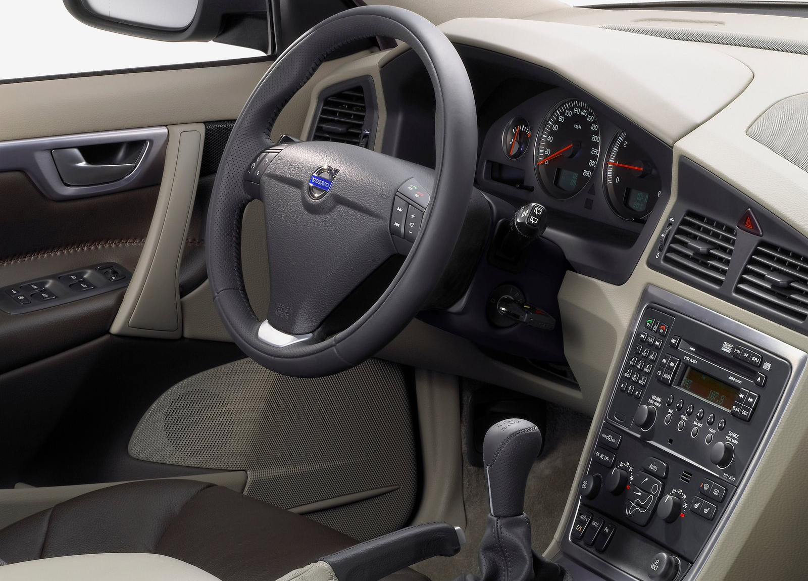 Volvo XC70 photo #28
