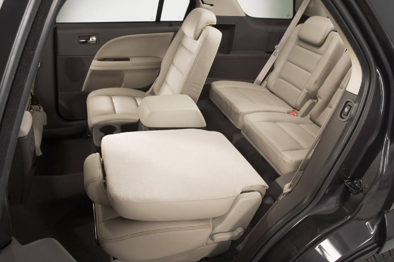 Ford Taurus X photo #15