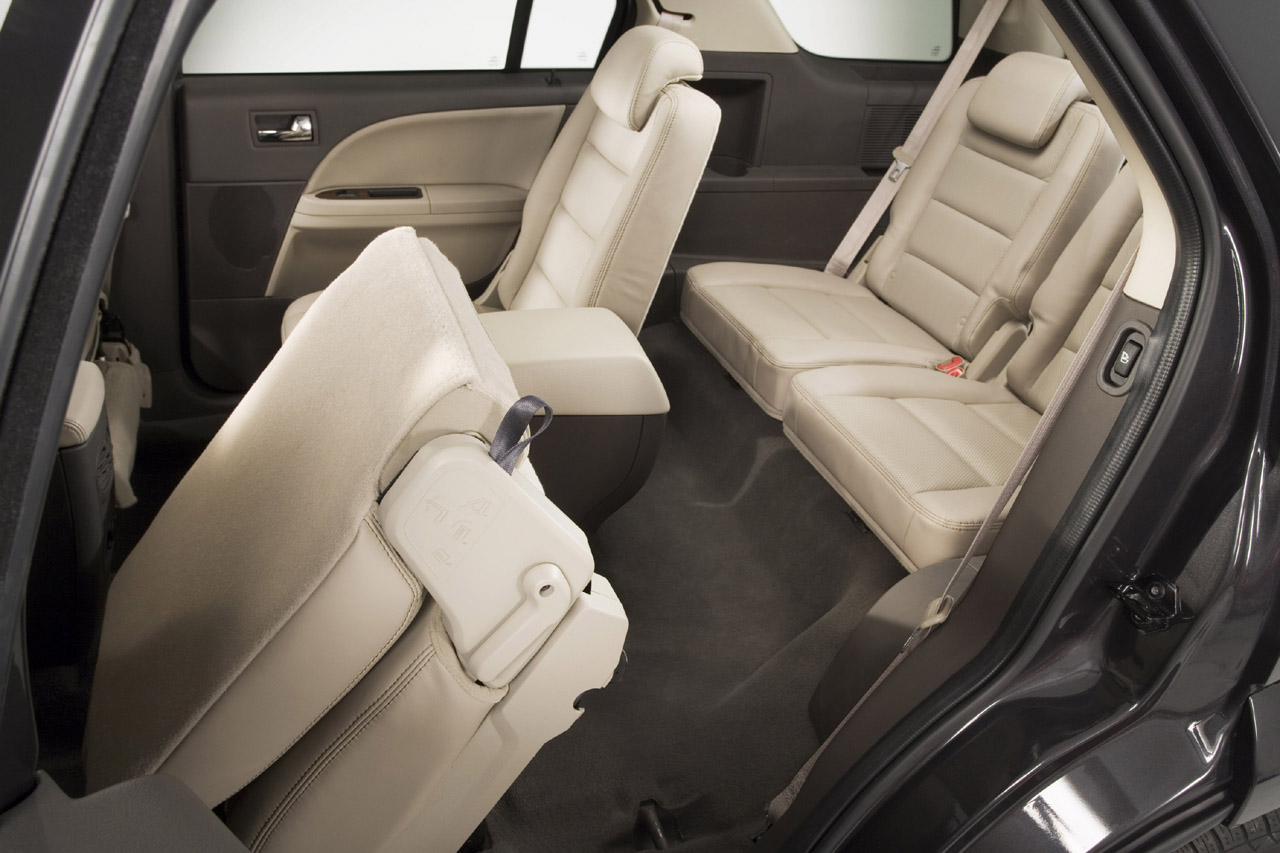 Ford Taurus X photo #16